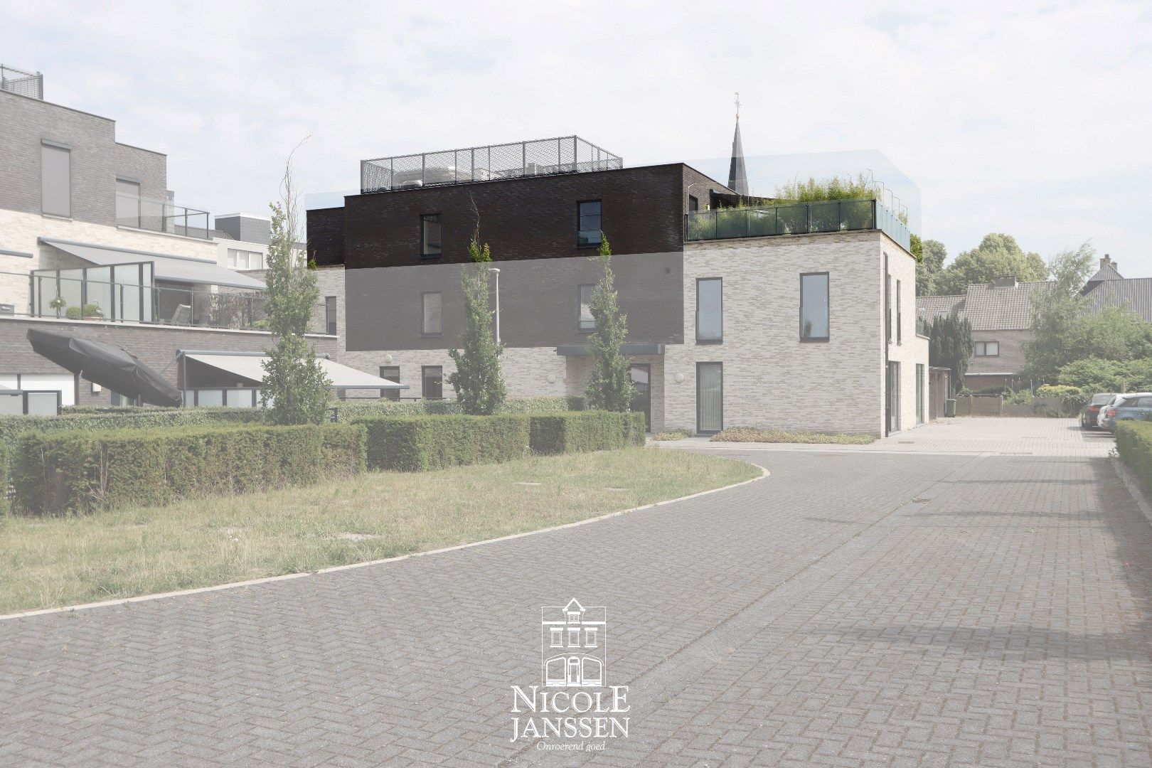 Ruim ingedeeld penthouse met drie slaapkamers en ruim terras in het centrum  foto {{pictureIndex}}