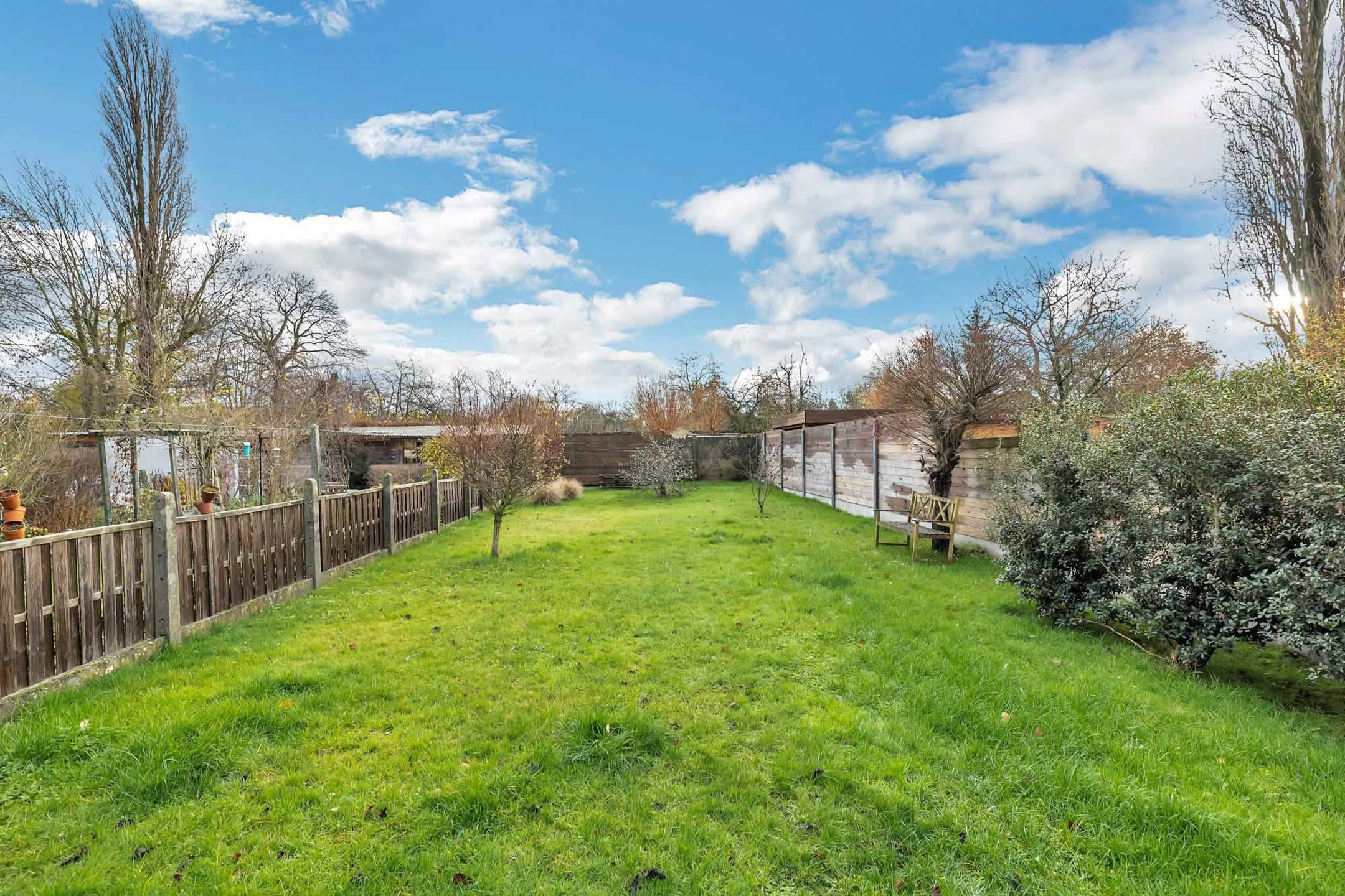 Instapklare woning met 5 slpks, tuin en fietsgarage foto 28