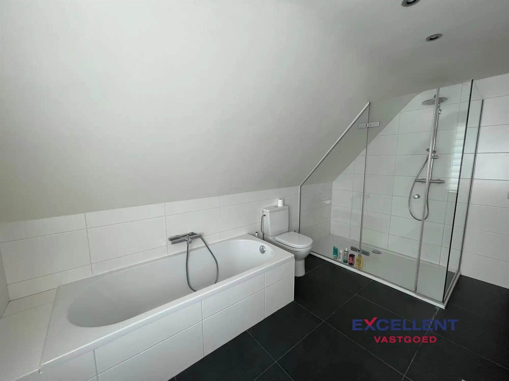 Rustige gelegen vrijstaande woning met zwembad te huur in Deinze (Astene)! foto 10