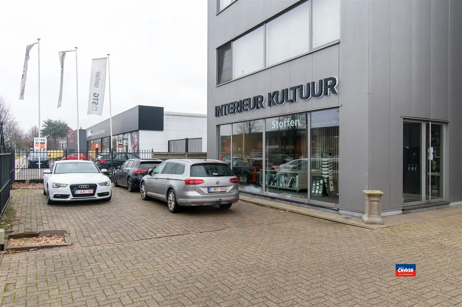 Gemengd gebouw met winkel, 2 appartementen, kantoor en magazijnruimte foto 46