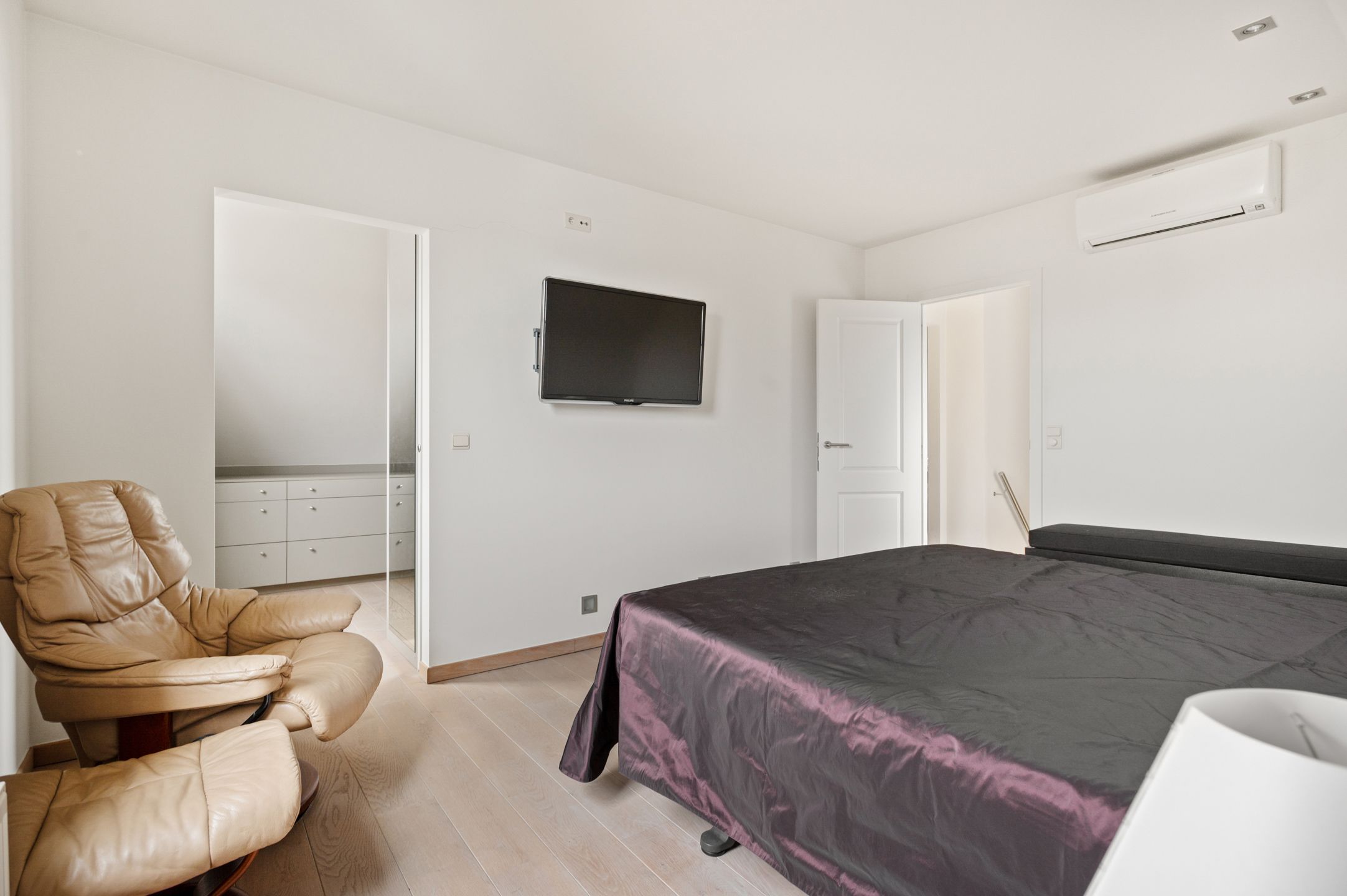 Duplexappartement met groot terras, zolder & 2 staanplaatsen foto 22