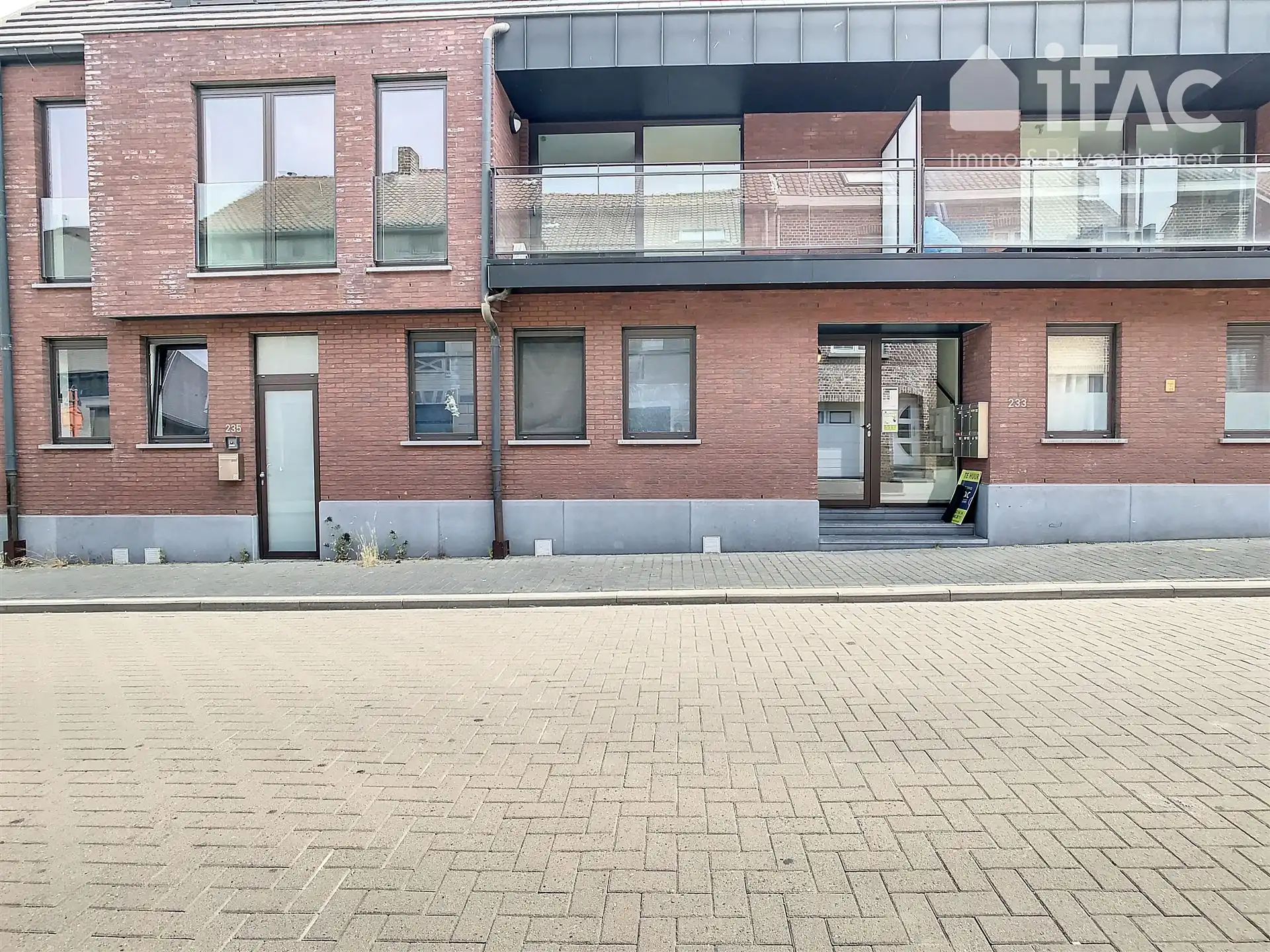 Recent gelijkvloers appartement met 2 slaapkamers en parking foto 17