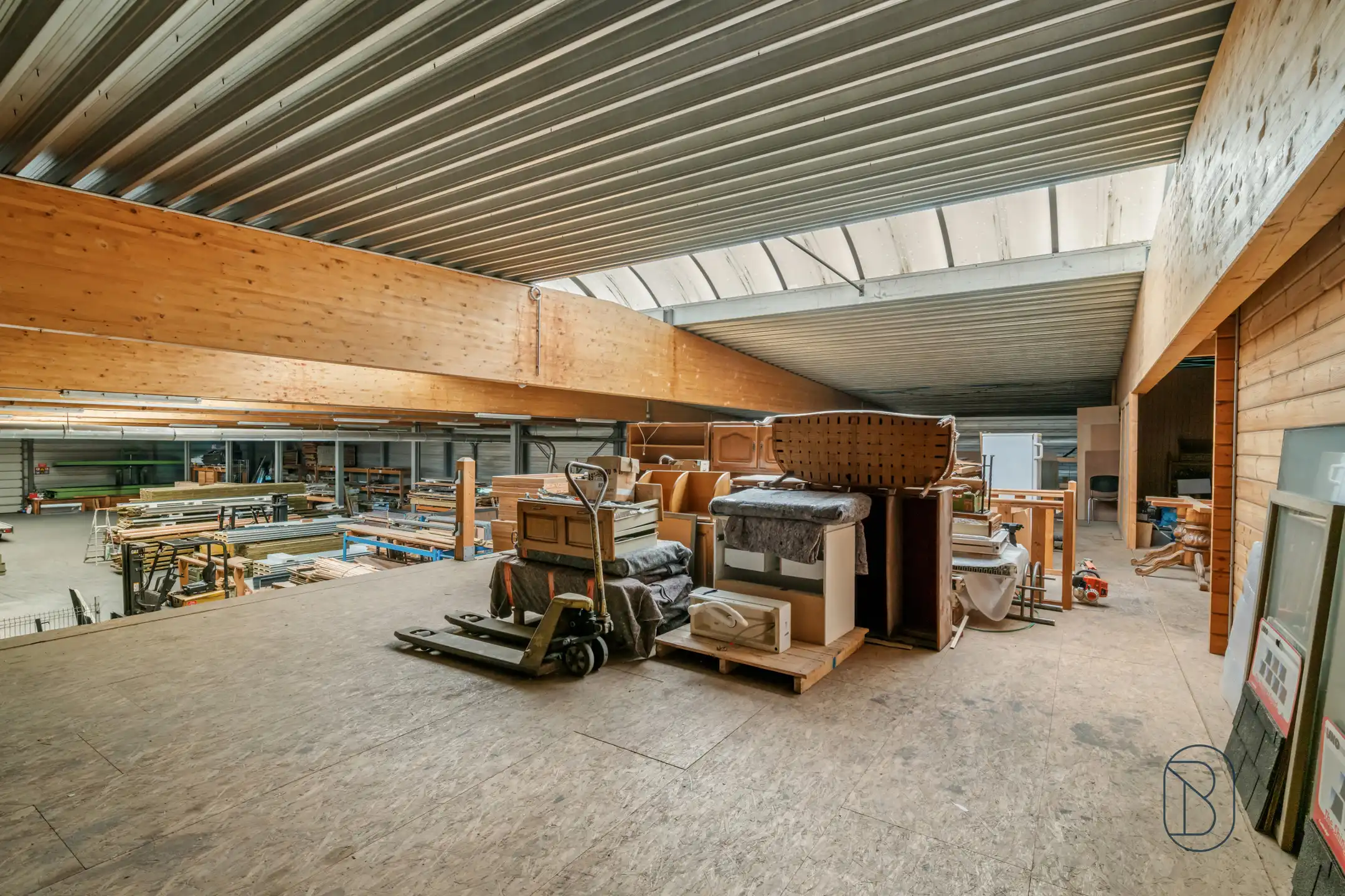 Loods met appartement + studio op 1,45 hectare foto 9