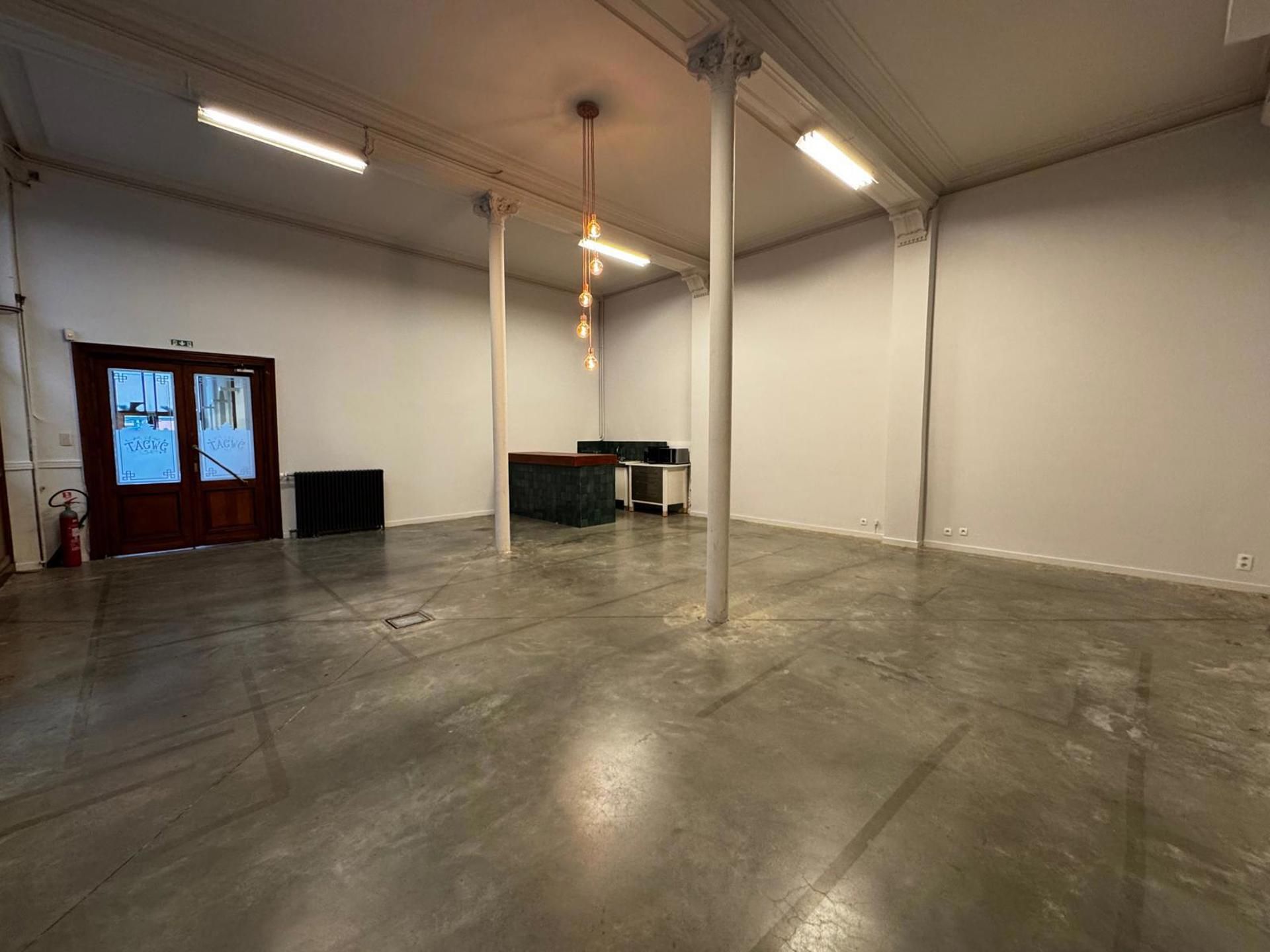 Kantoor/showroom met authentiek elementen te huur foto 2