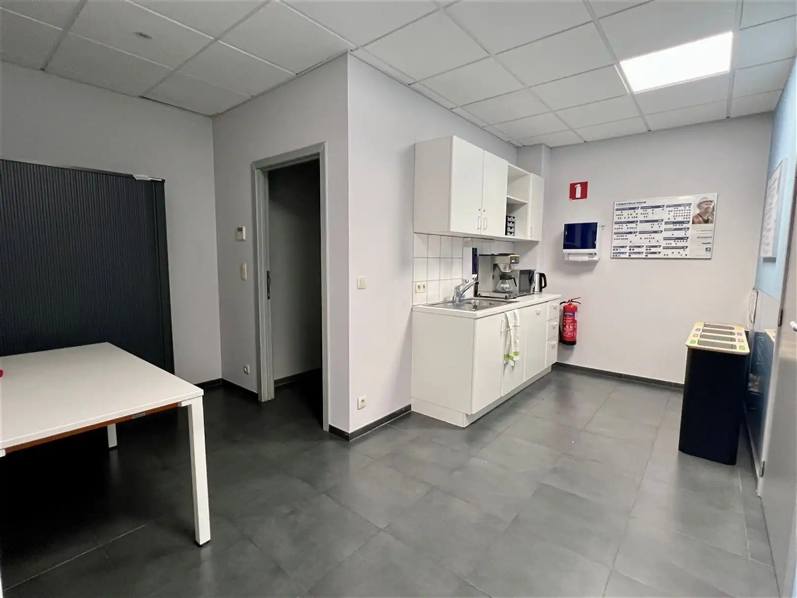 Kantoorgebouw foto 7