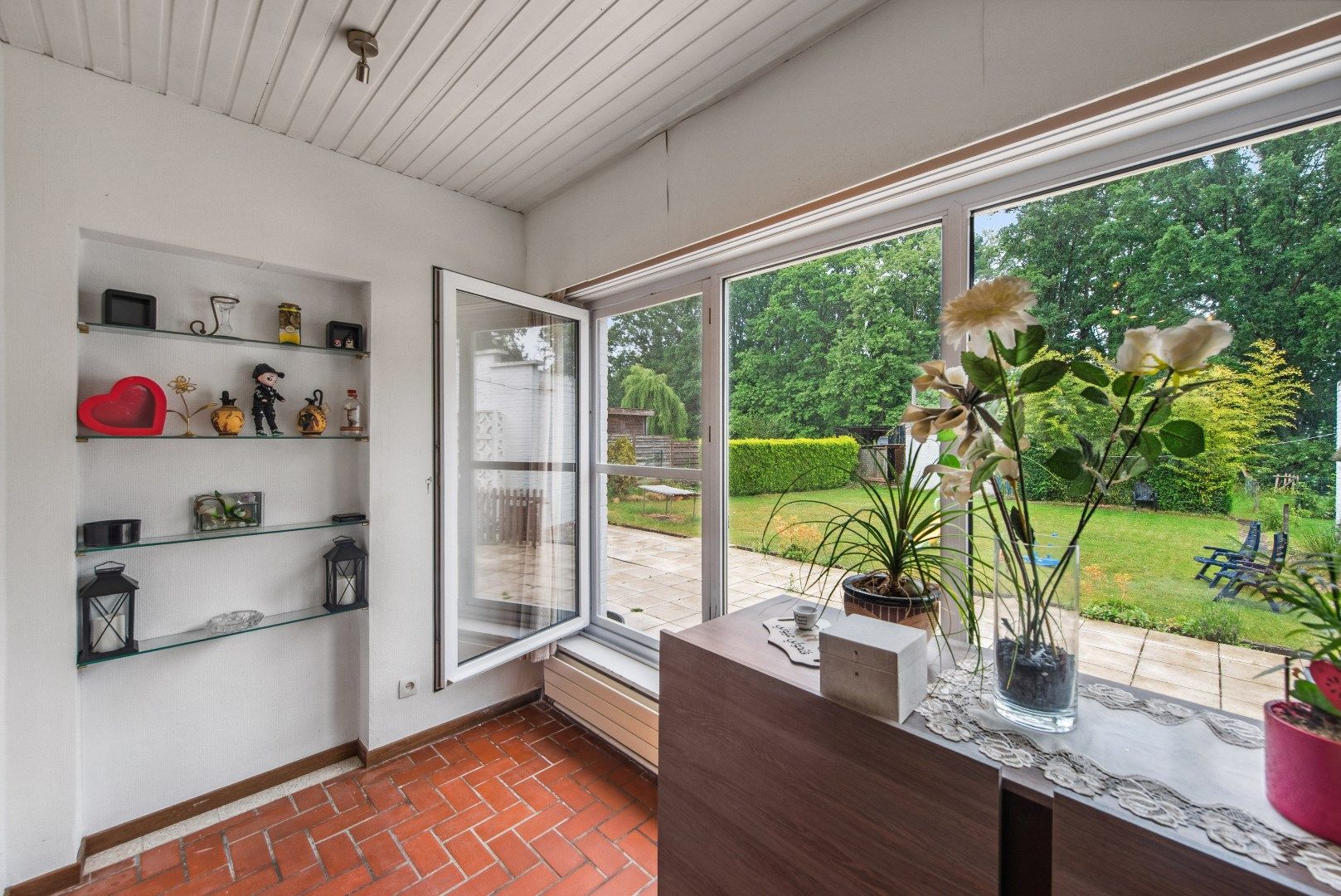 Alleenstaande woning op 14a 42ca met 3 grote slpks en garage foto 9