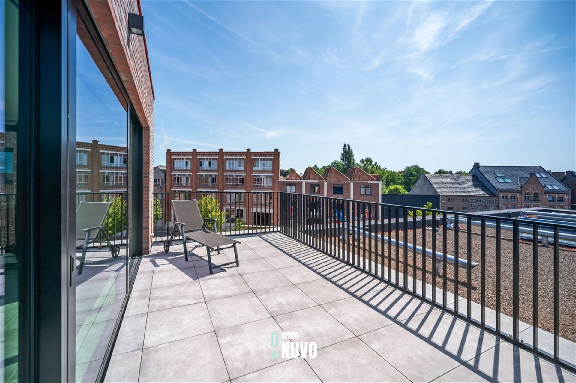 Recente Penthouse met 3 slaapkamers en ruim terras  foto {{pictureIndex}}