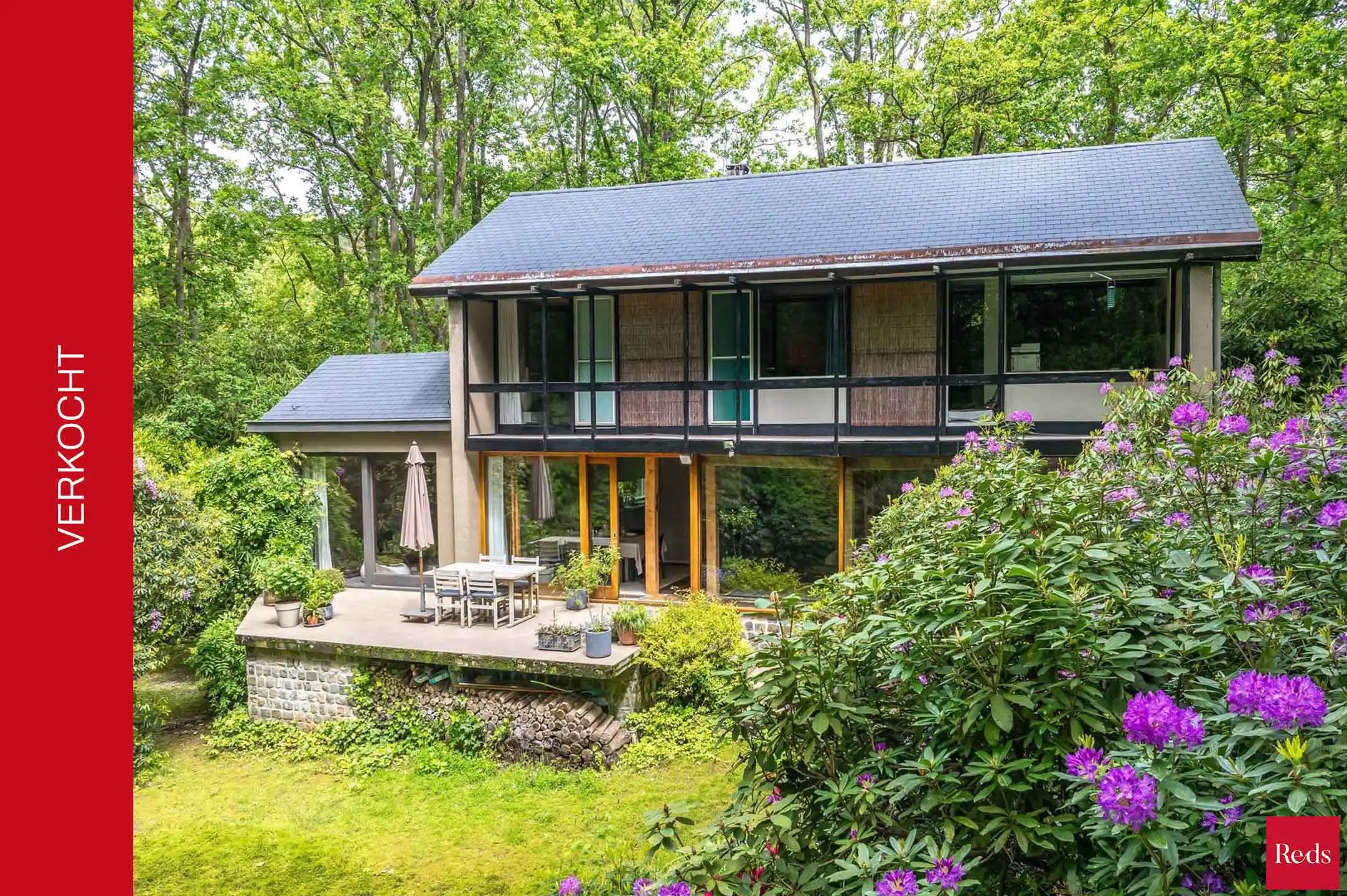 Hoofdfoto van de publicatie: Architecturale woning in het groen met veel licht