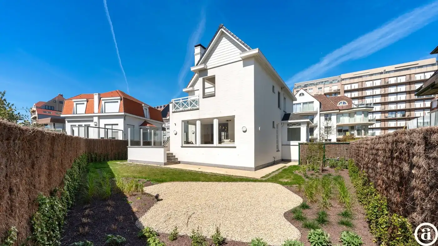 Exclusief gerenoveerde villa op een absolute toplocatie foto 16