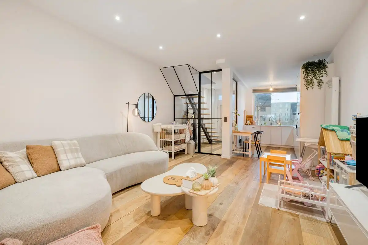 Instapklare halfopen woning te koop in Brugge met ruime tuin foto 4