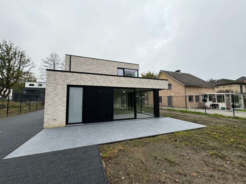 Exclusieve nieuwbouw villa met 4 slaapkamers op een perceel van 9 a en 64 ca. foto 28