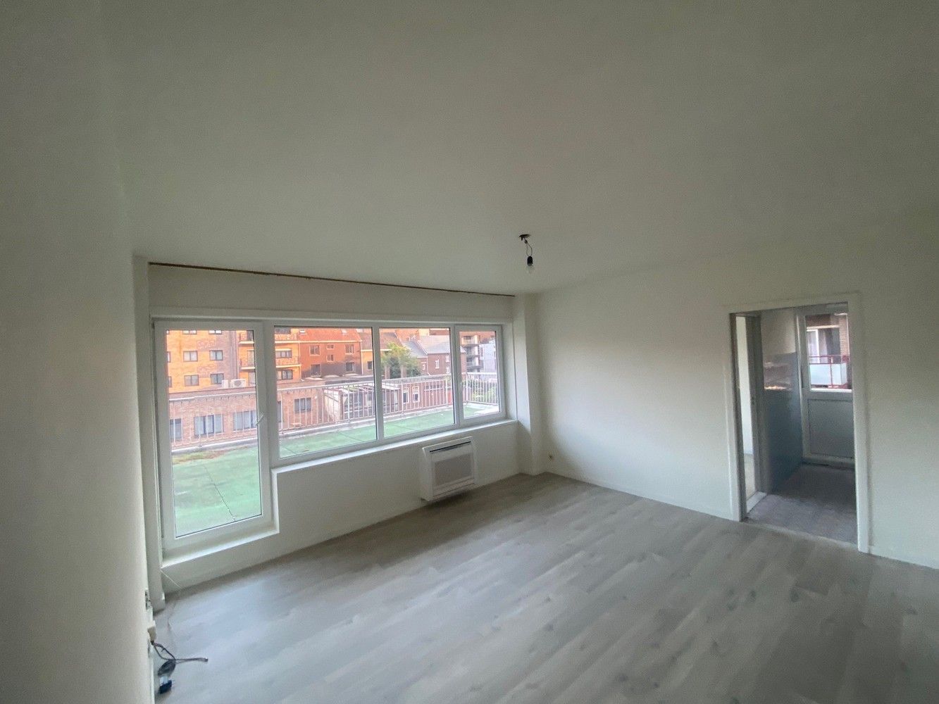 Genk, Dieplaan 25 bus 26 – Gerenoveerd appartement met 1 slaapkamer (43 m2 ) met ruim terras (40 m2) en kelderberging foto 2