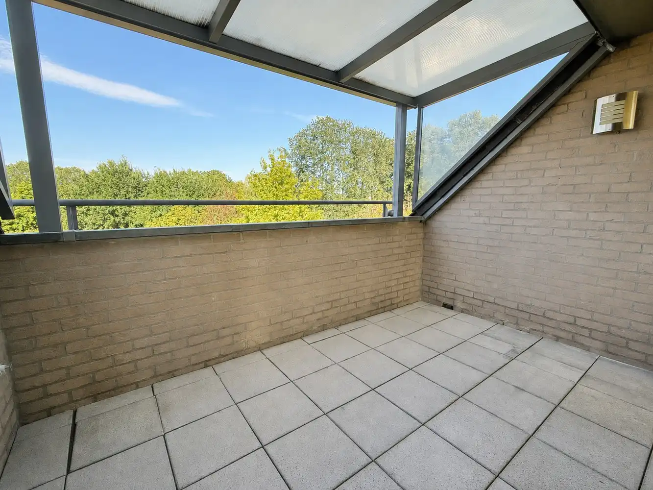 Ruim duplexappartement met twee slaapkamers, terras en garage in Alken foto 10