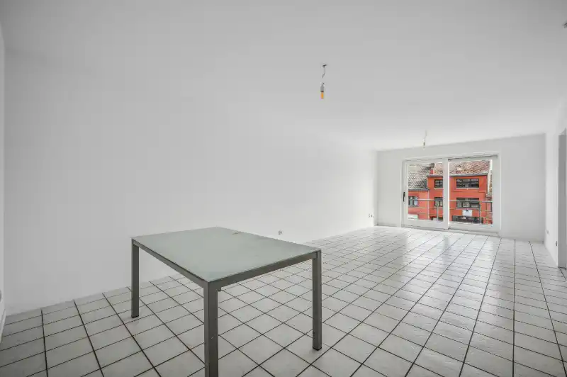 Ruim appartement op de 2 de verdieping foto 2