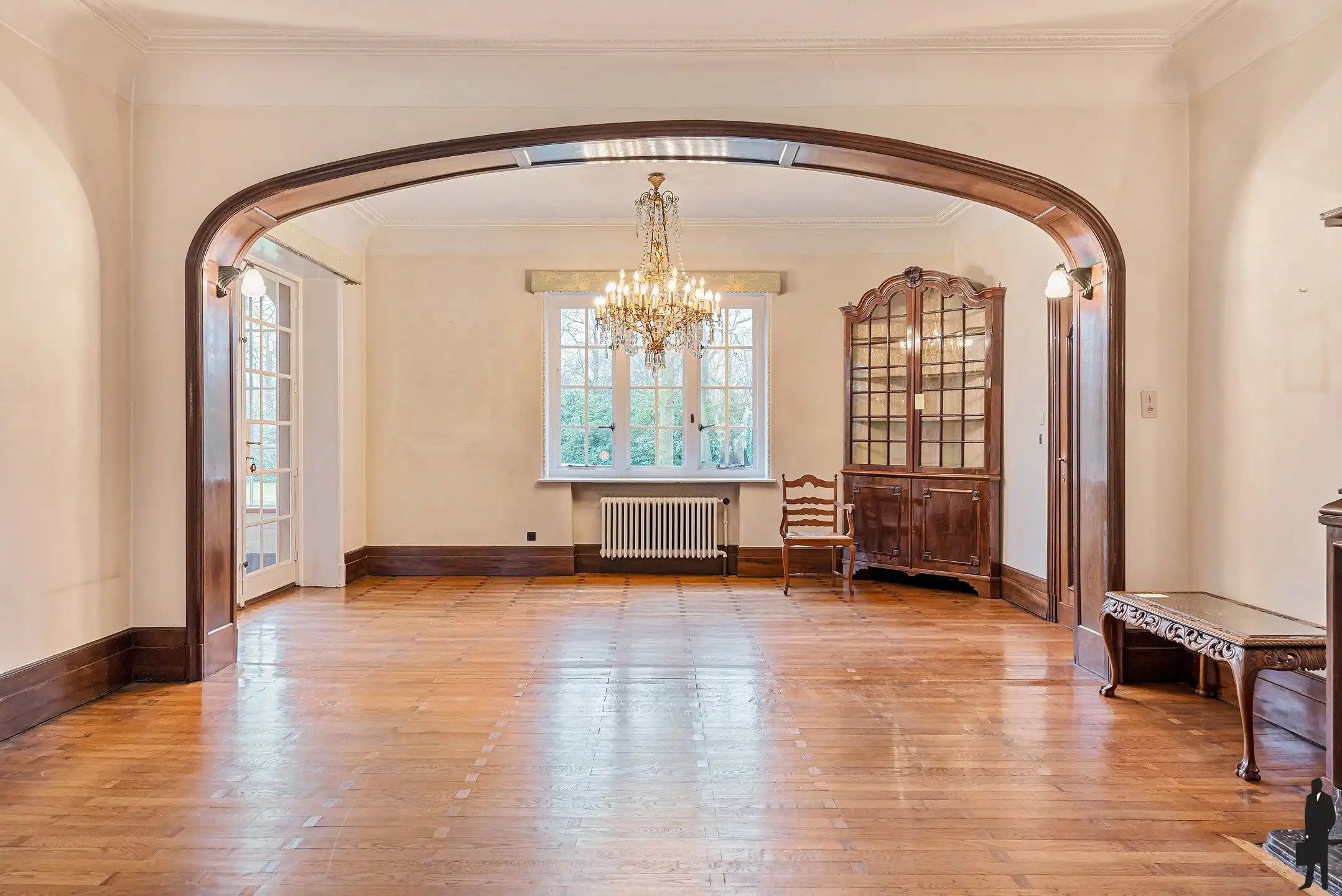 In Vriesdonk, rietgedekte karaktervolle villa met authentieke elementen, prachtige parktuin, hoge plafonds en veel verbouwingspotentieel! &nbsp;Grondoppervlakte &nbsp;is ca. 9127m². foto 6