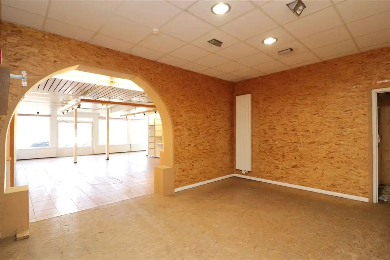 handelszaak met magazijn op zeer zichtbare locatie foto 10