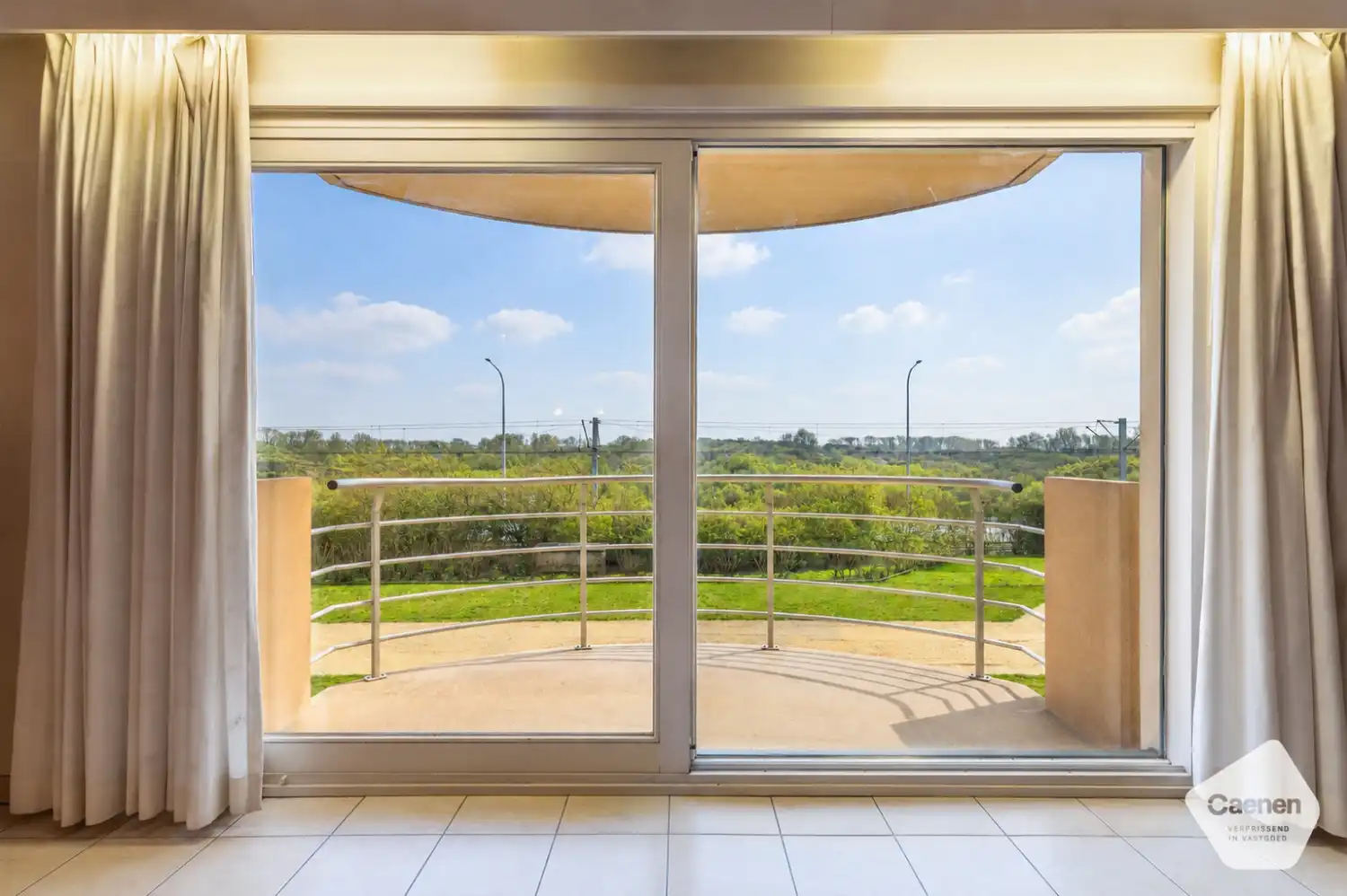 Lichtrijk 2-slaapkamer appartement met zonnig terras en open zicht foto 8