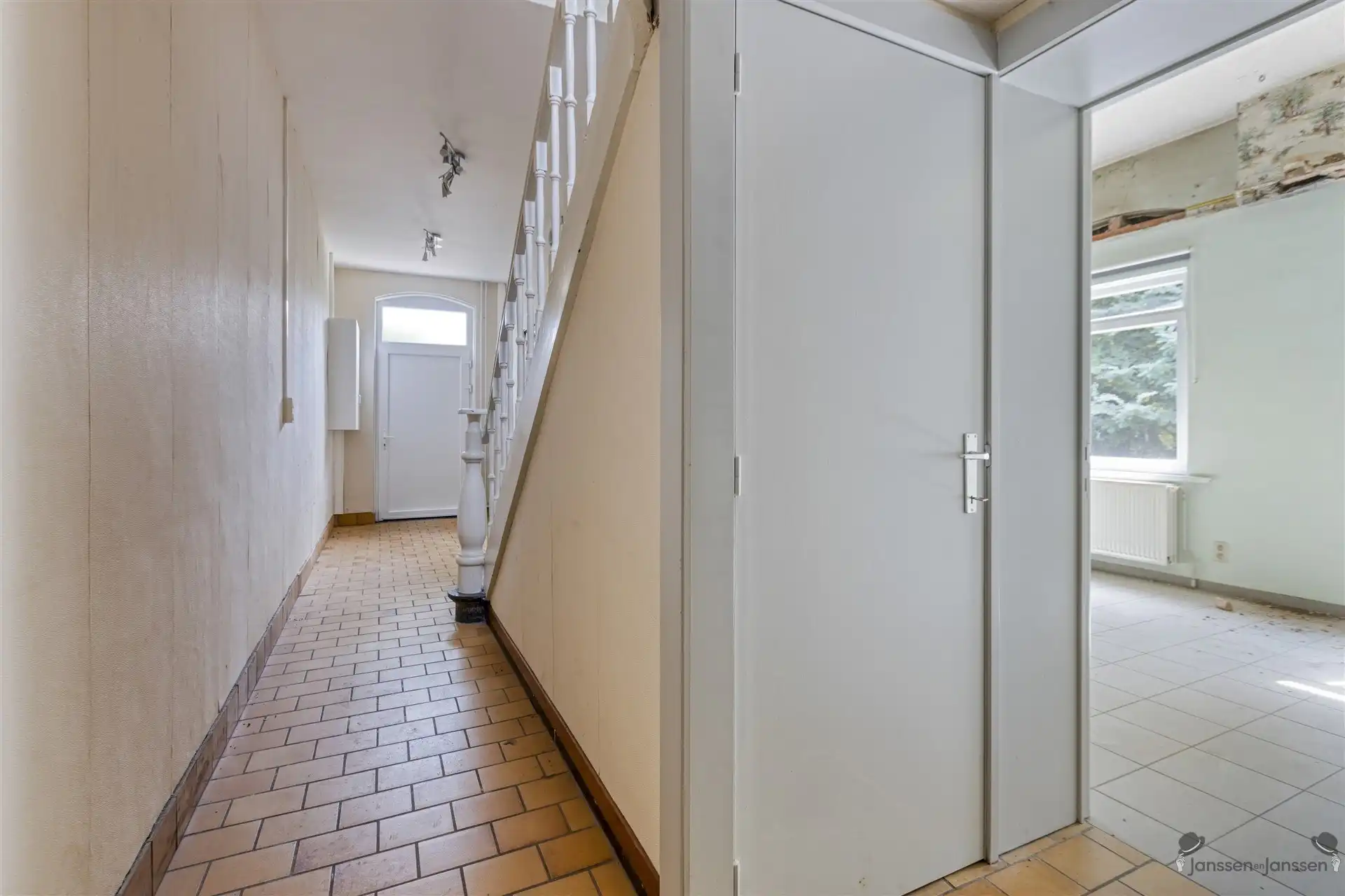 Karaktervolle halfopen bebouwing met potentieel en unieke ligging te Leopoldsburg foto 4