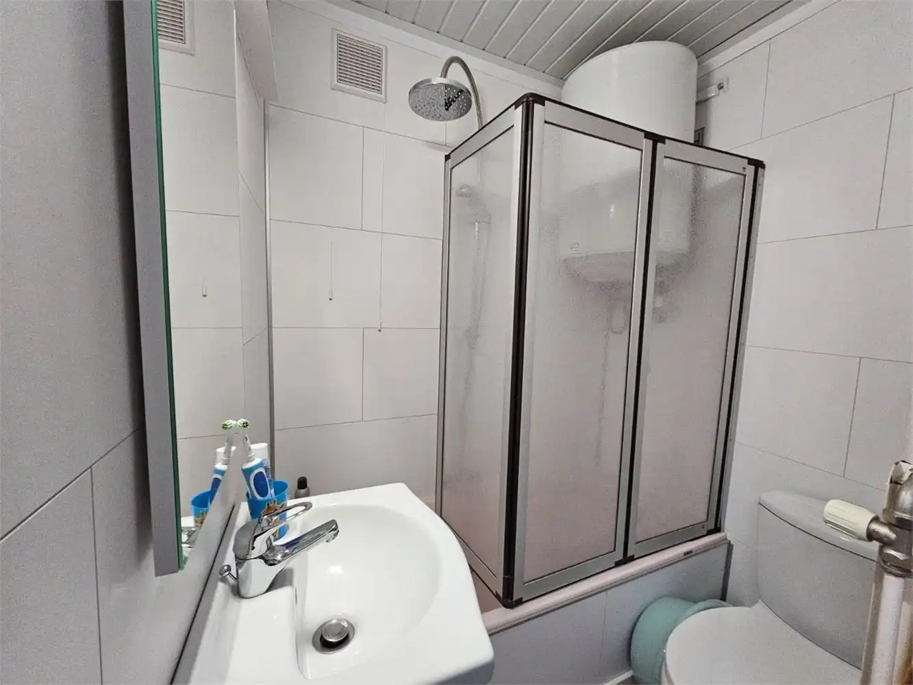 Ruime, praktische woning met tuin foto 19