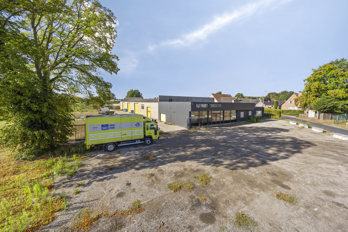 Magazijn met woonst en burelen in Adegem (Maldegem) foto 3