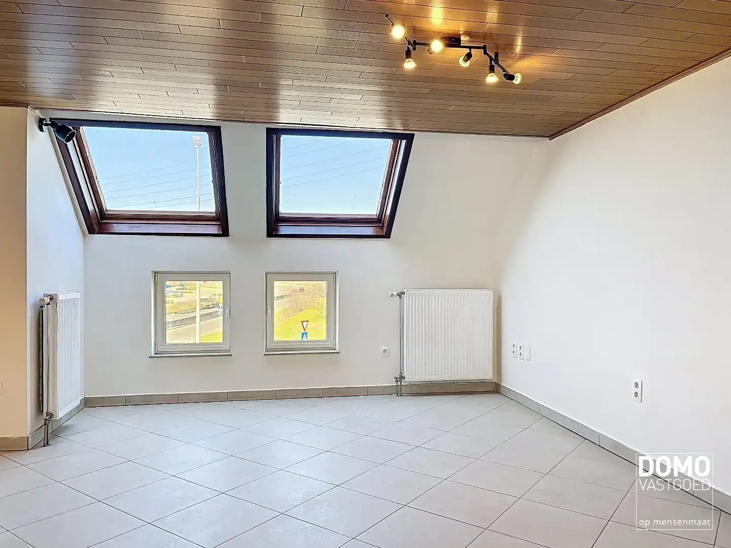 INSTAPKLAAR  DUPLEXAPPARTEMENT MET 2 SLAAPKAMERS OP GOEDE LOCATIE IN KURINGEN foto 3