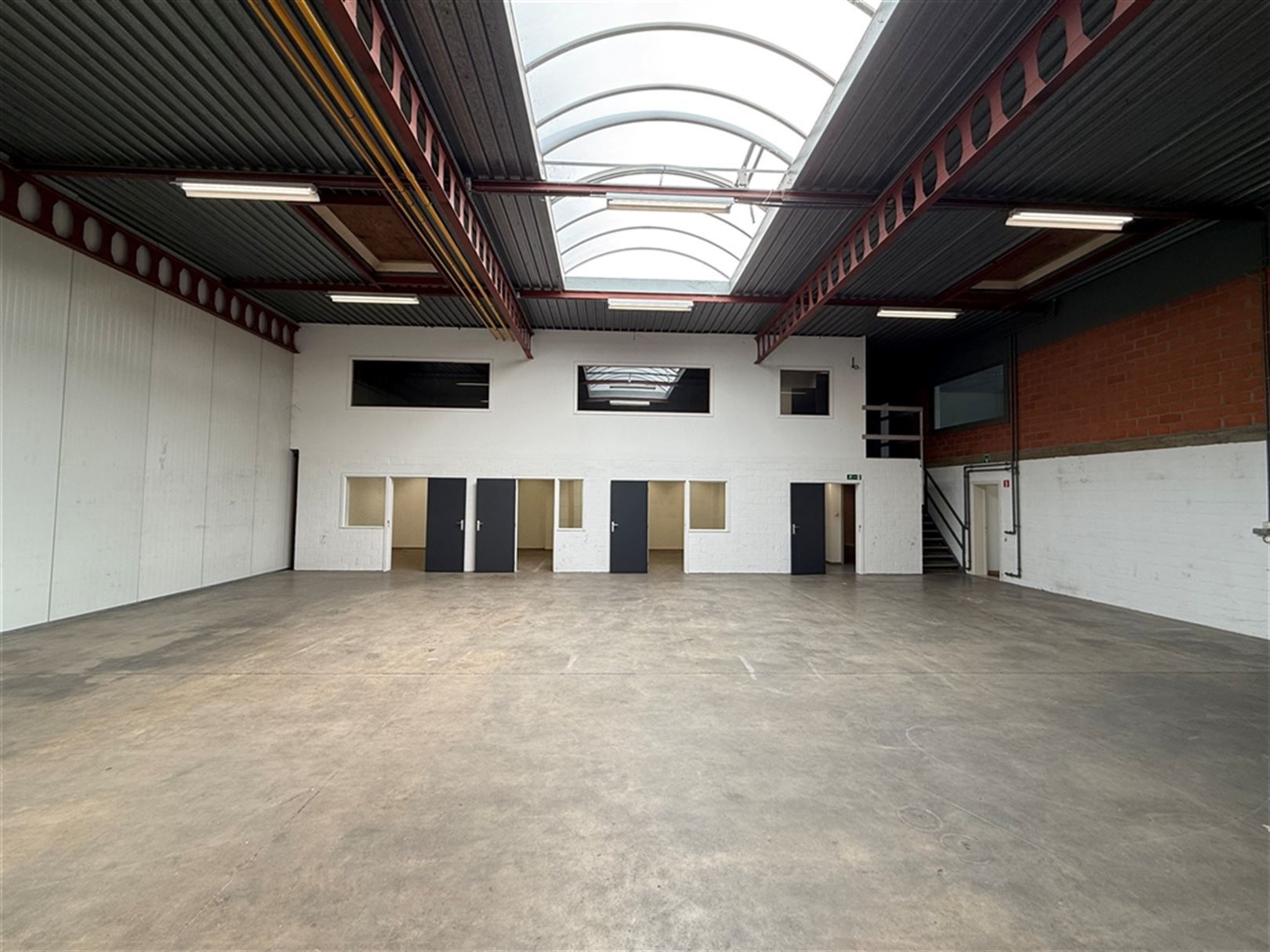 Instaplaar Magazijn met ingebouw kantoor te Lummen foto 2