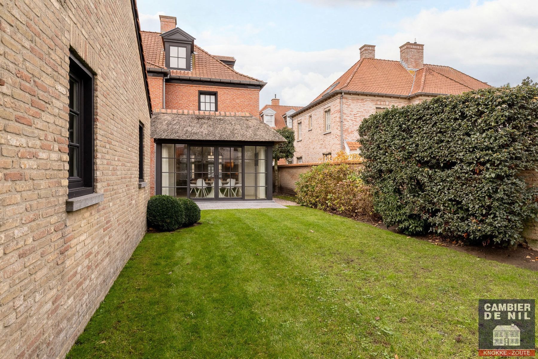 Instapklare , gemeubelde woning gelegen in Oud-Knokke vlakbij de groentenmarkt foto 28