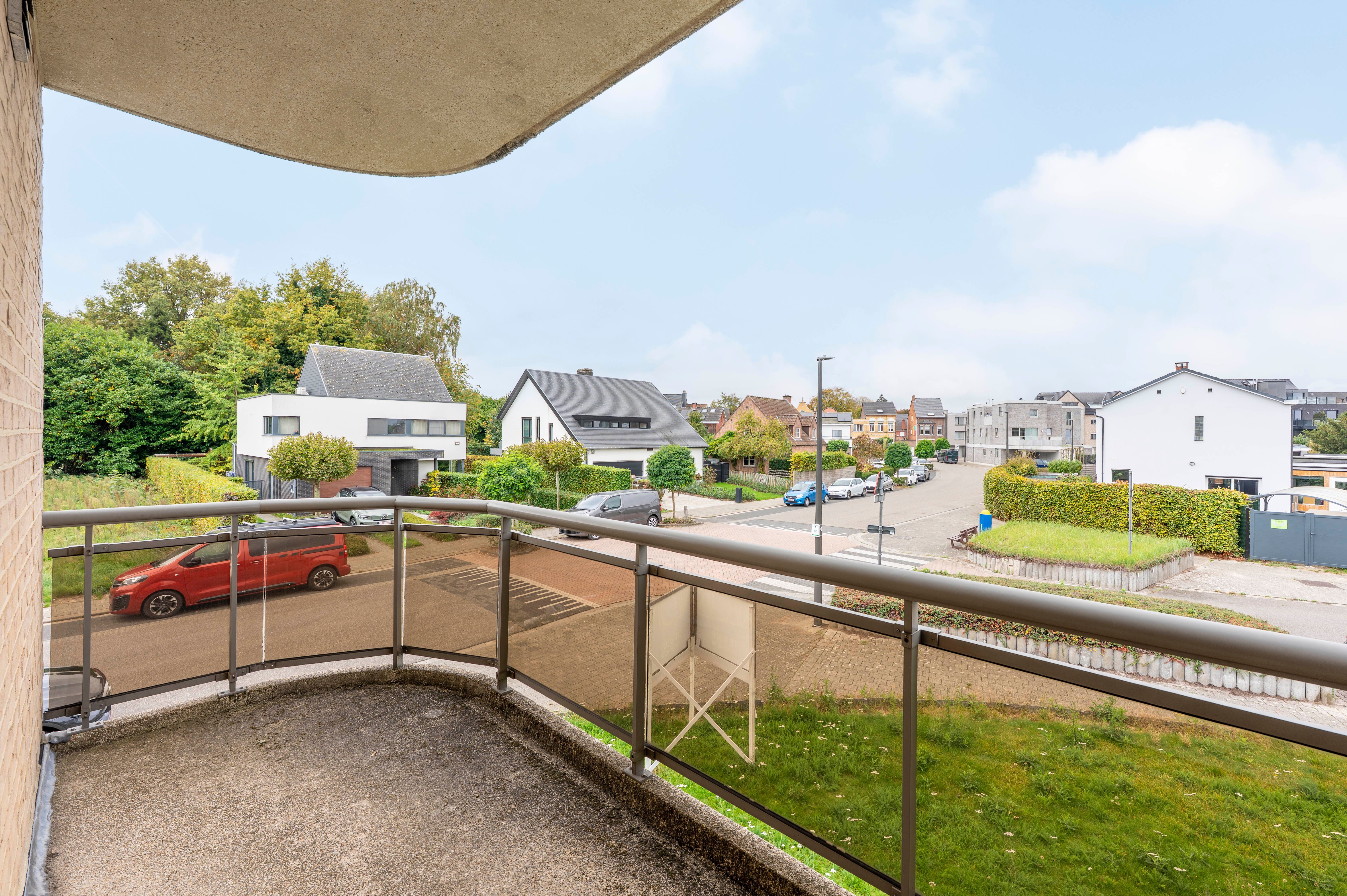 Ruim appartement met 2 slaapkamers, terras én garage in hartje Wommelgem! foto 6