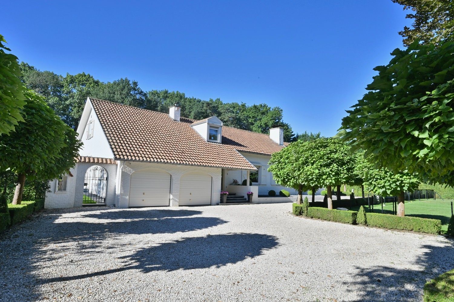 Exclusief afgewerkte villa met parktuin en zwembad, rustig gelegen in villawijk aan bosrand Hoge Kempen foto 6