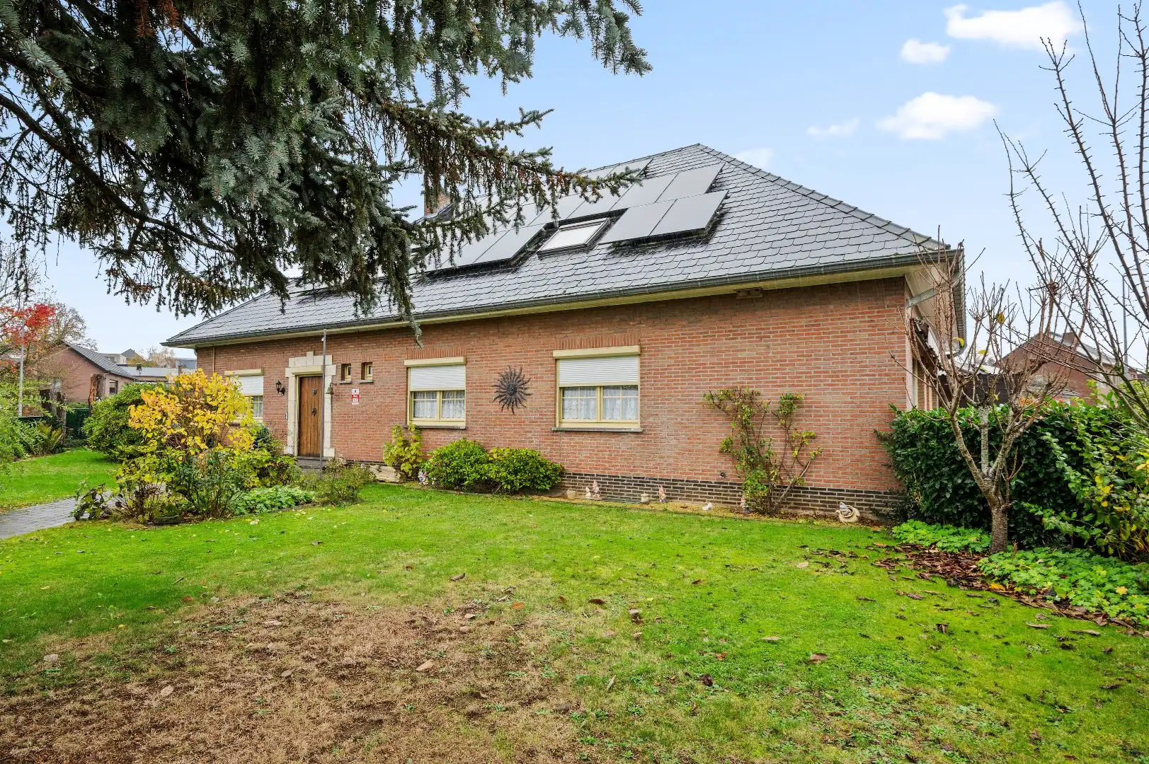 Veelzijdige villa met extra woonunit in het rustige Kumtich foto 4
