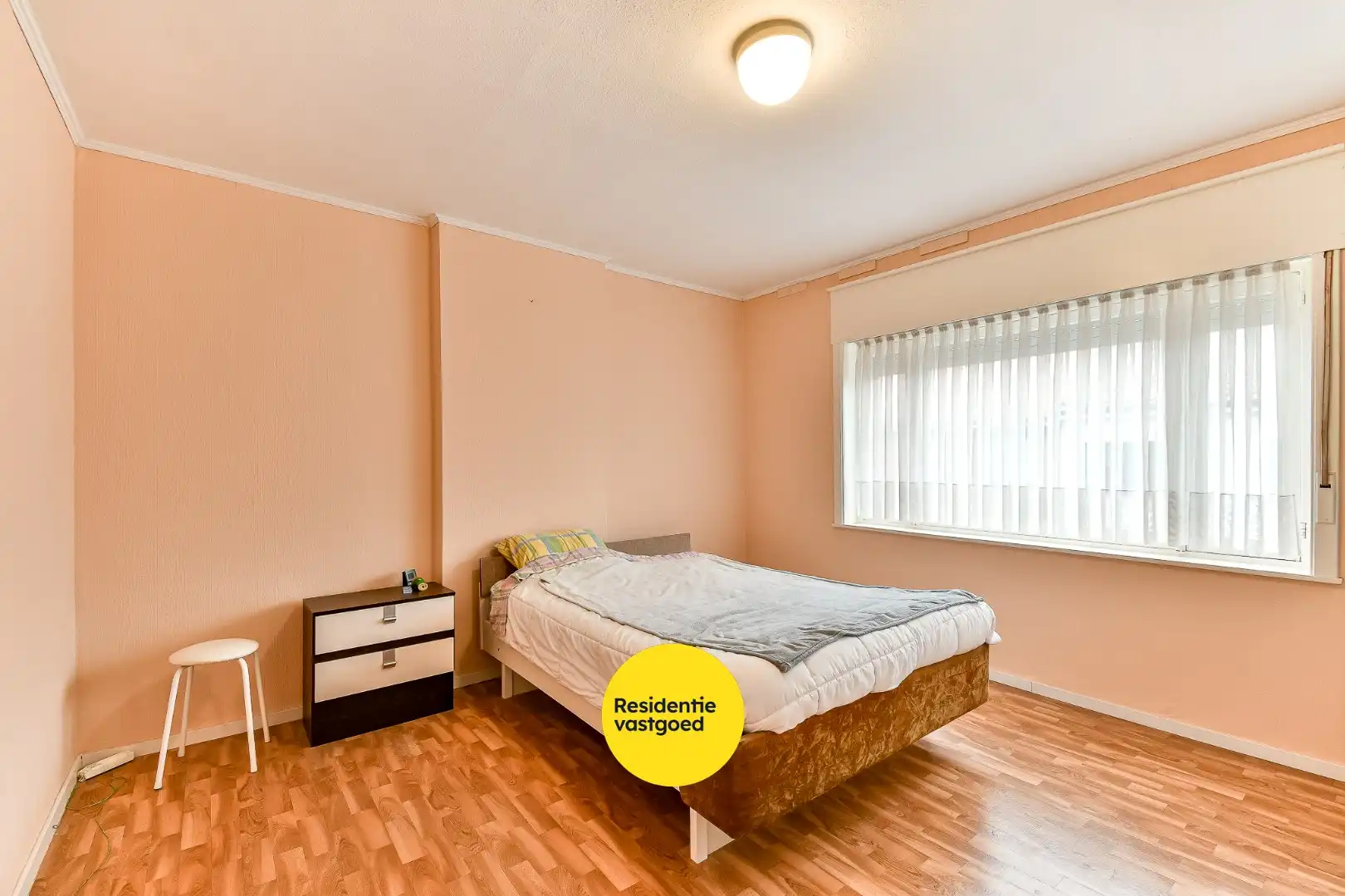 Te renoveren gezinswoning met drie slaapkamers en zongerichte tuin foto 12