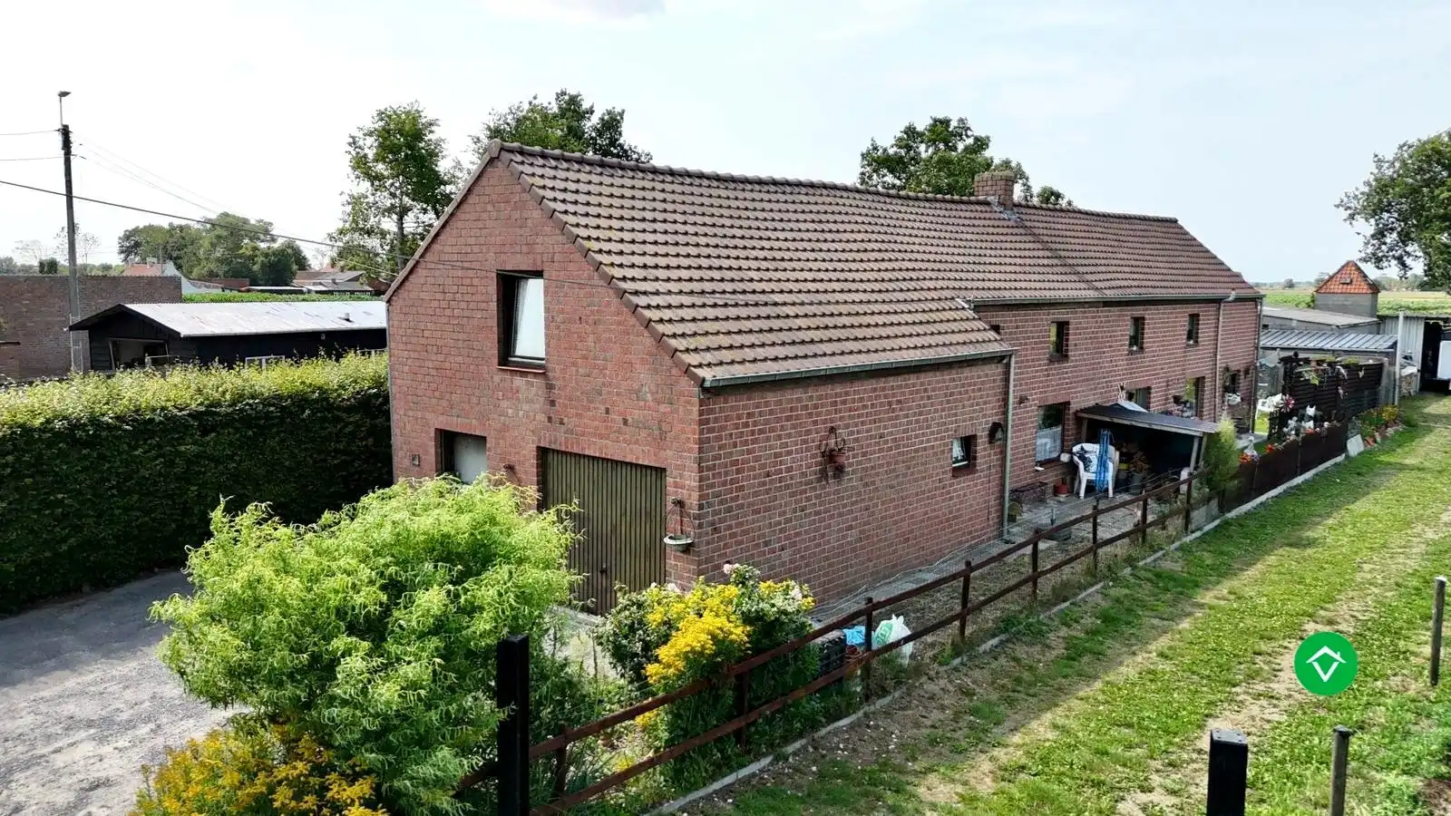 Te renoveren halfopen bebouwing op landelijke ligging in Koekelare foto 2