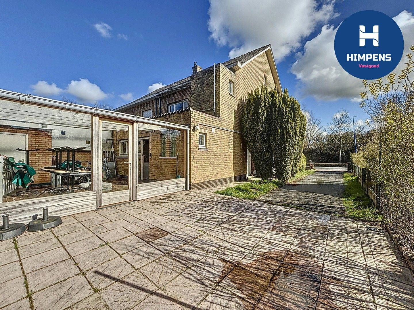 Charmante Woning met Potentieel in Sint-Idesbald – 625m², Lichtrijke Tuin & 3 Slaapkamers foto 2