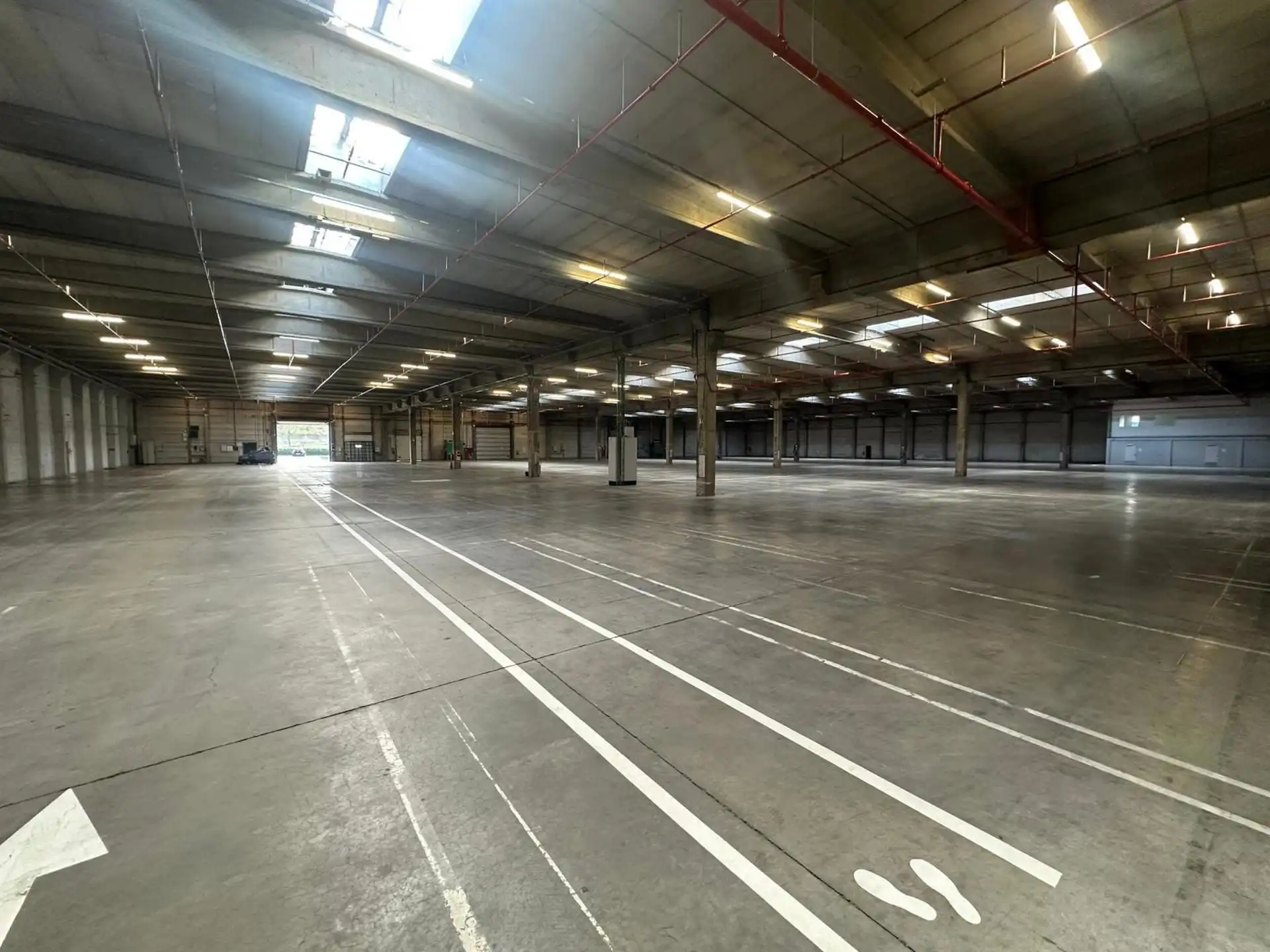 TE HUUR Semi-industriële site op steenworp van E17 S-Niklaas foto 5