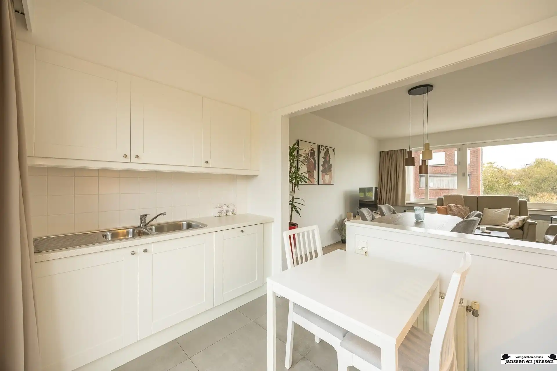 Instapklare bel-etagewoning met 3 slaapkamers, garage en zonnige tuin in Ekeren-Donk foto 11