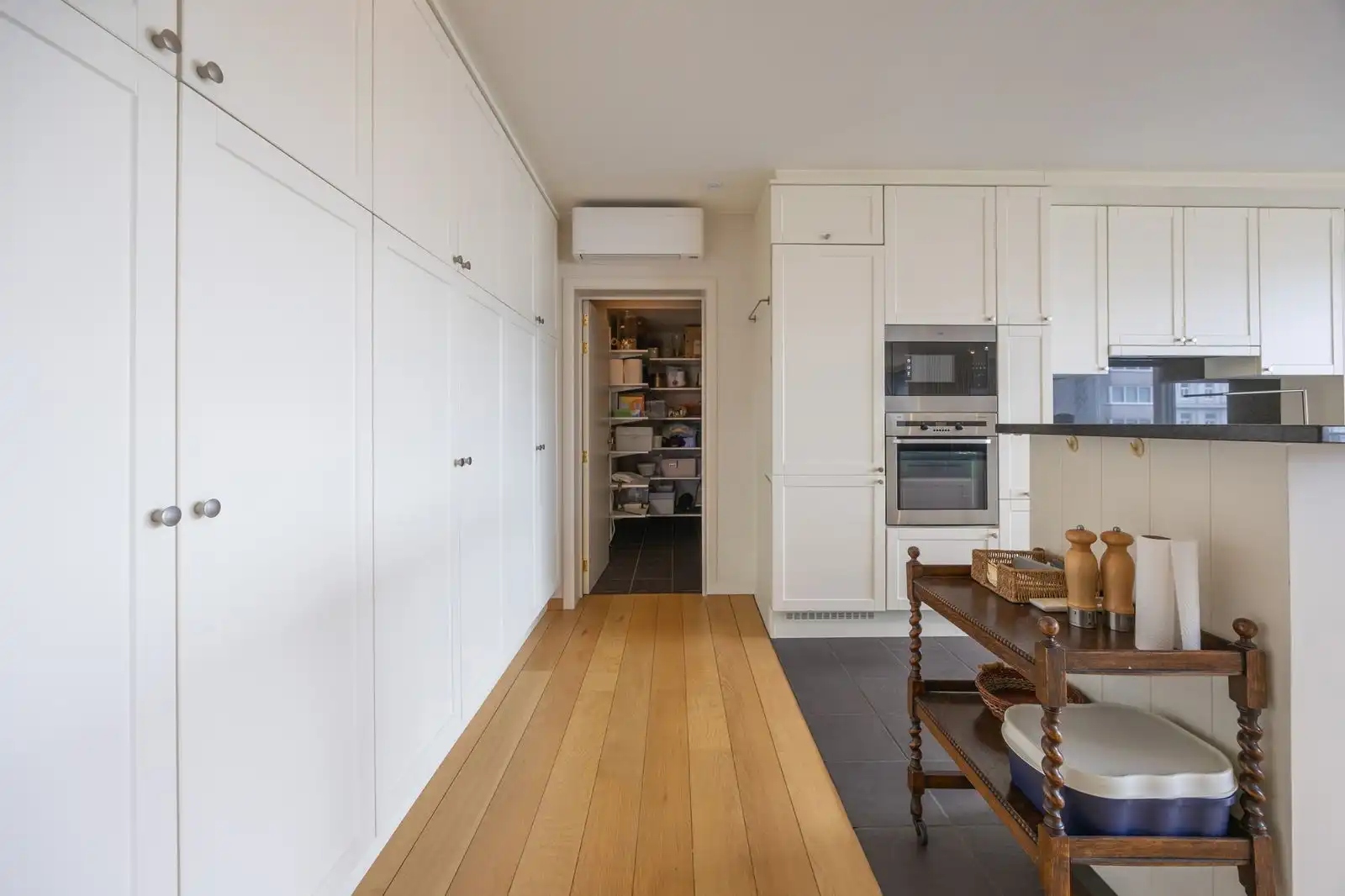 Uniek en royaal appartement met 2 slpk én zonnig leefterras dichtbij zee. foto 8