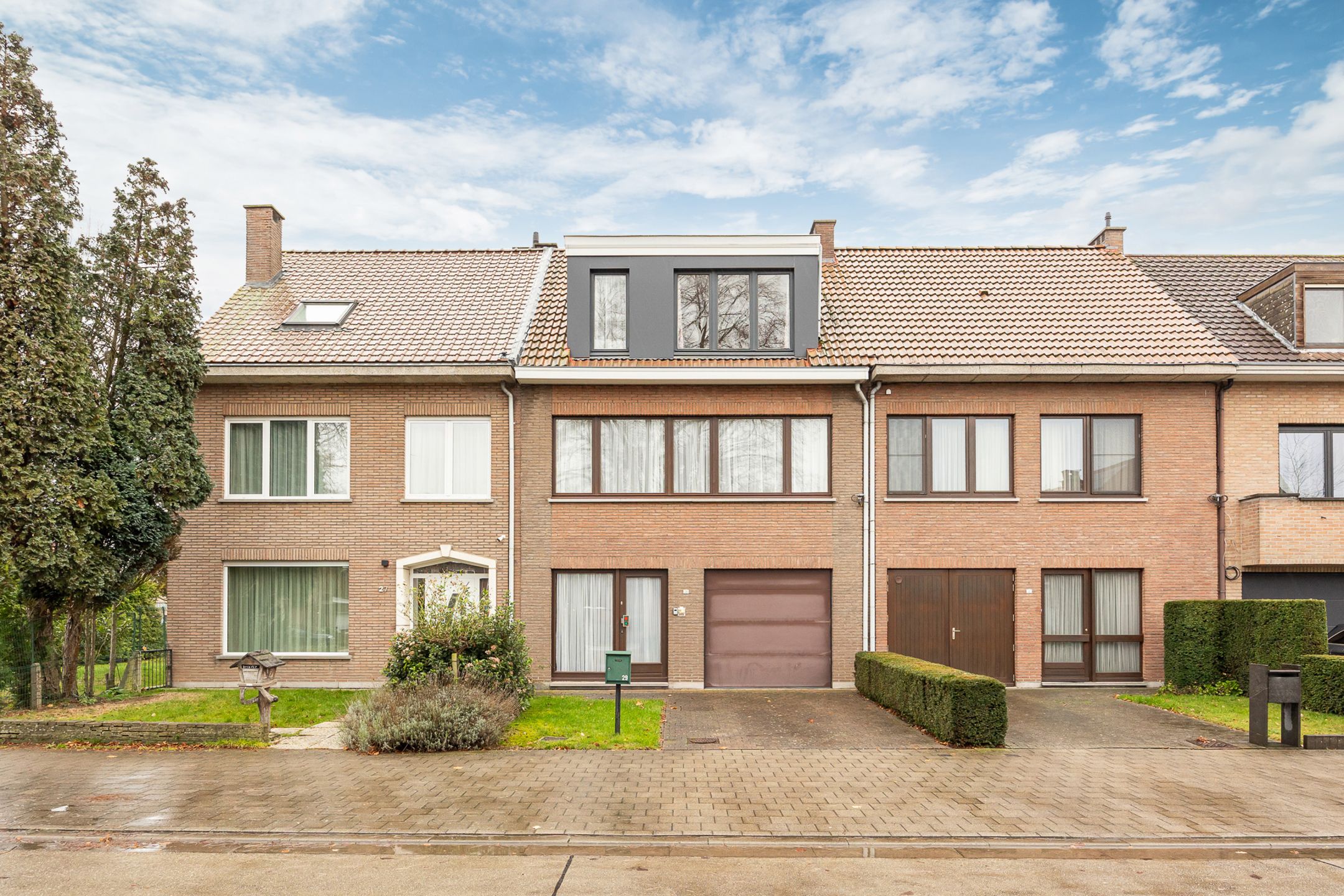 Solide te renoveren woning op top locatie foto 2