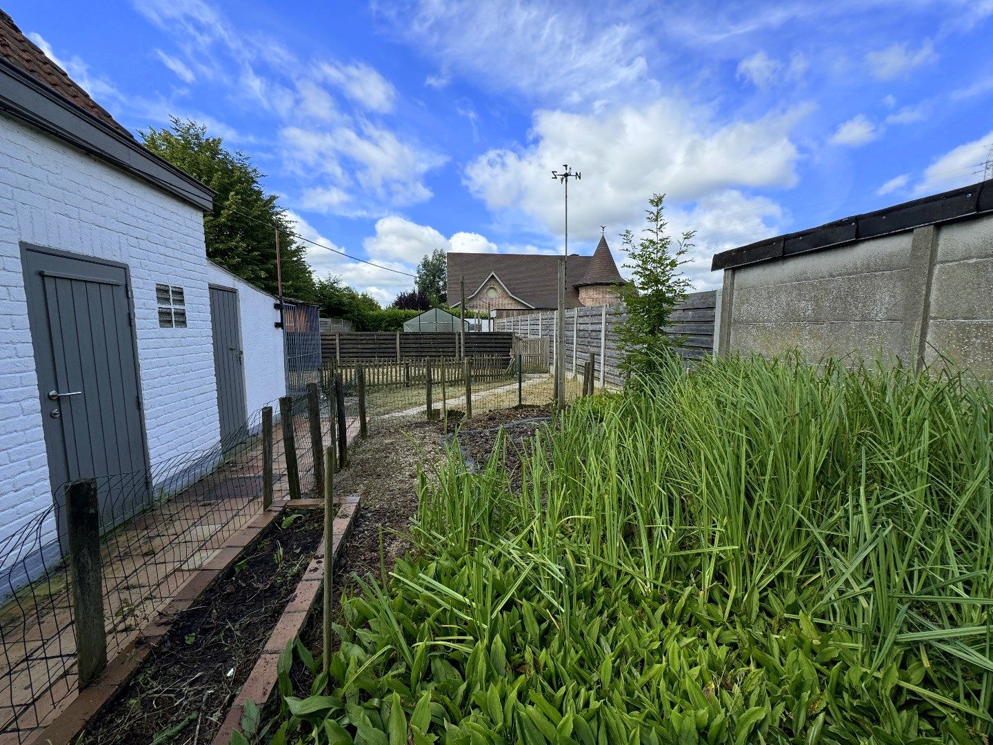 Halfopen bebouwing met 3 slaapkamers, garage en tuin te koop in Gullegem foto 14