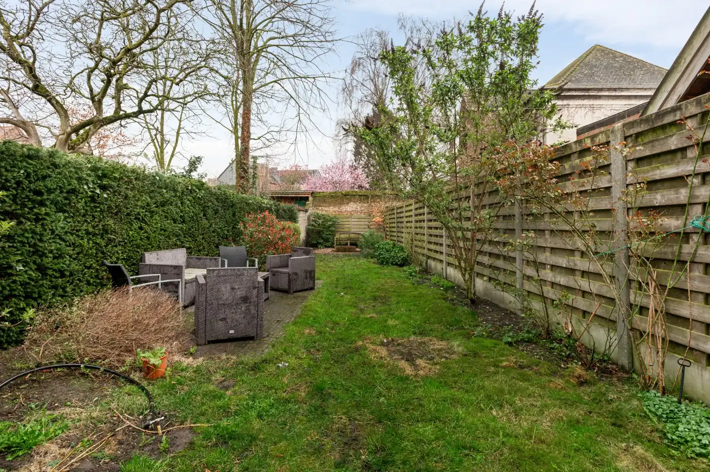 Gesloten bebouwing met 2 slpk., tuinberging en tuin foto 21