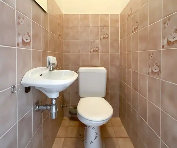 Instapklaar appartement met twee slaapkamers, terras en autostaanplaats in hartje Beveren foto 8