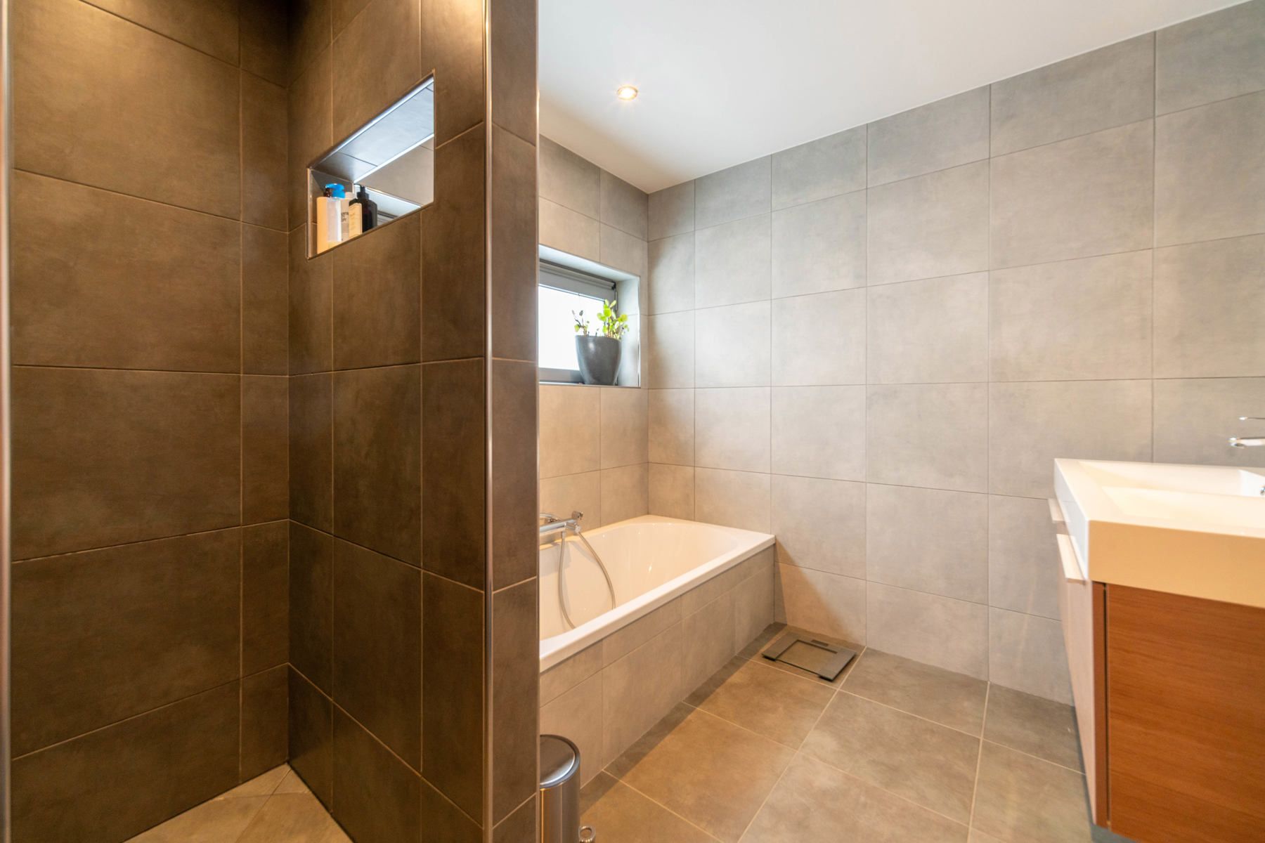 Hedendaagse, instapklare woning met alle comfort.  foto 9