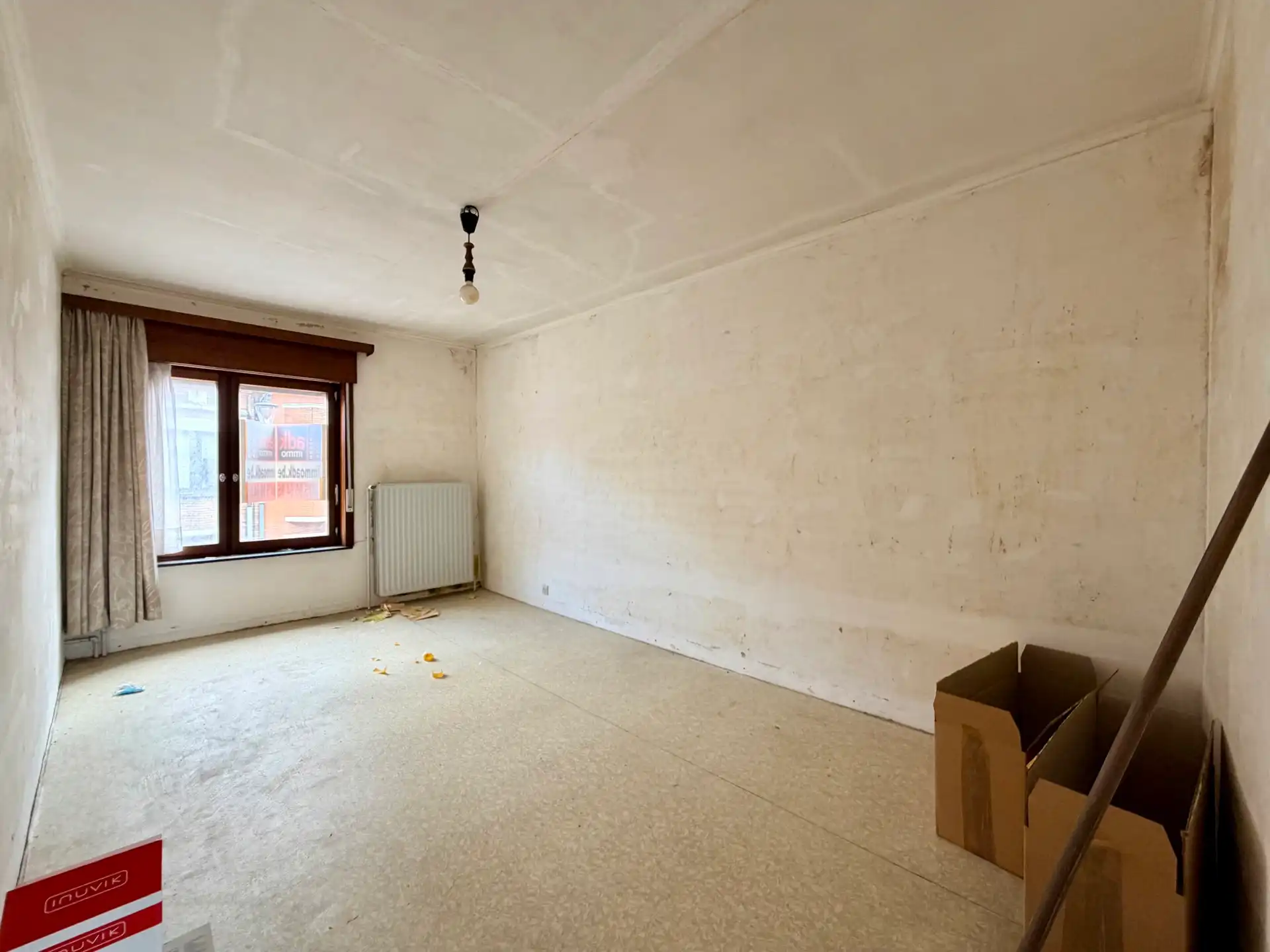 Ruime te renoveren woning met 4 slaapkamers, tuin en garage in Adinkerke te koop. foto 19