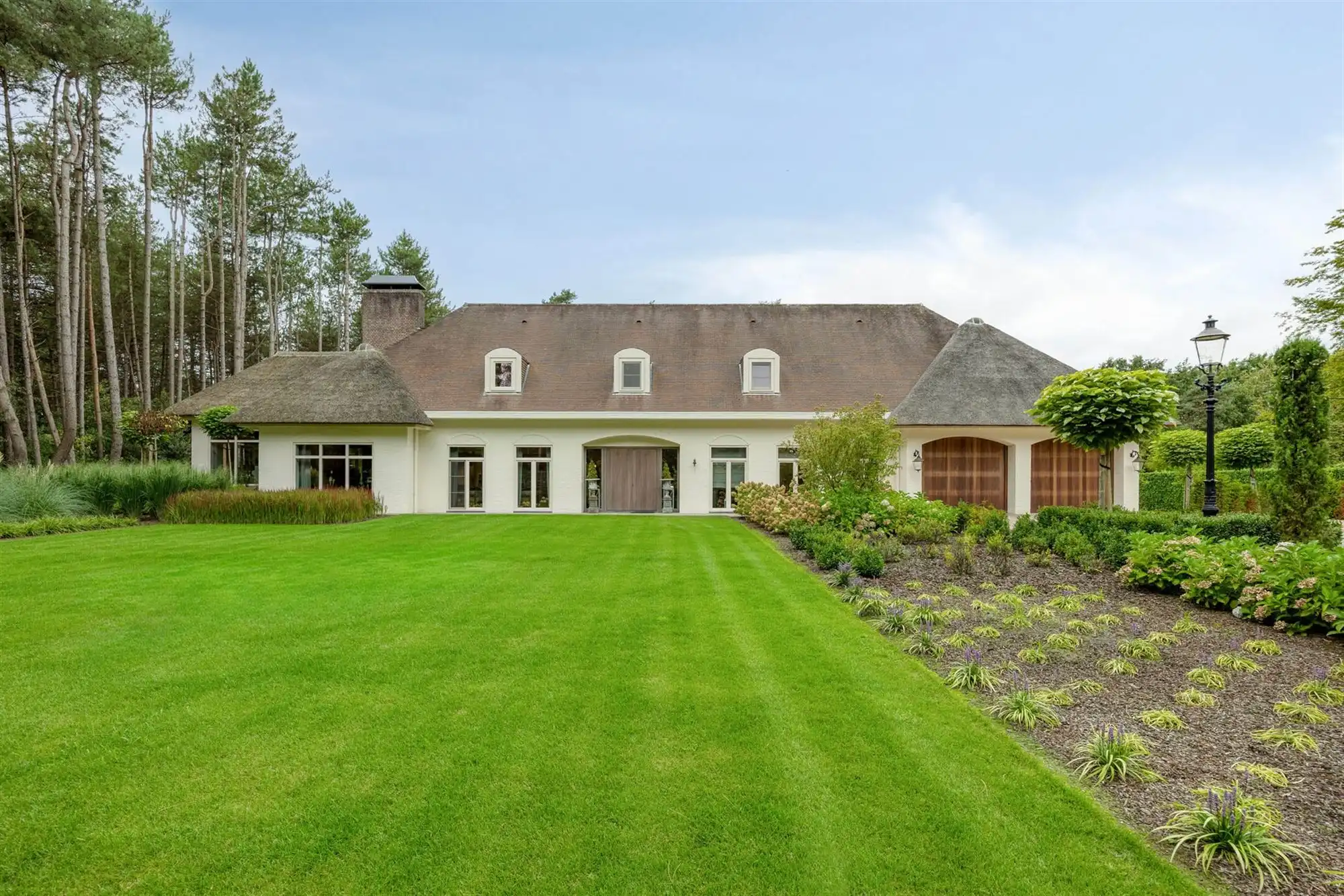 Landelijke luxe: unieke villa op 7.188 m² privé-domein foto 2