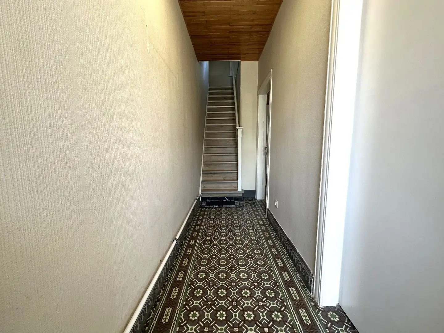 Instapklare woning met 2 slpk, garage en tuin, Aartrijke. foto 3