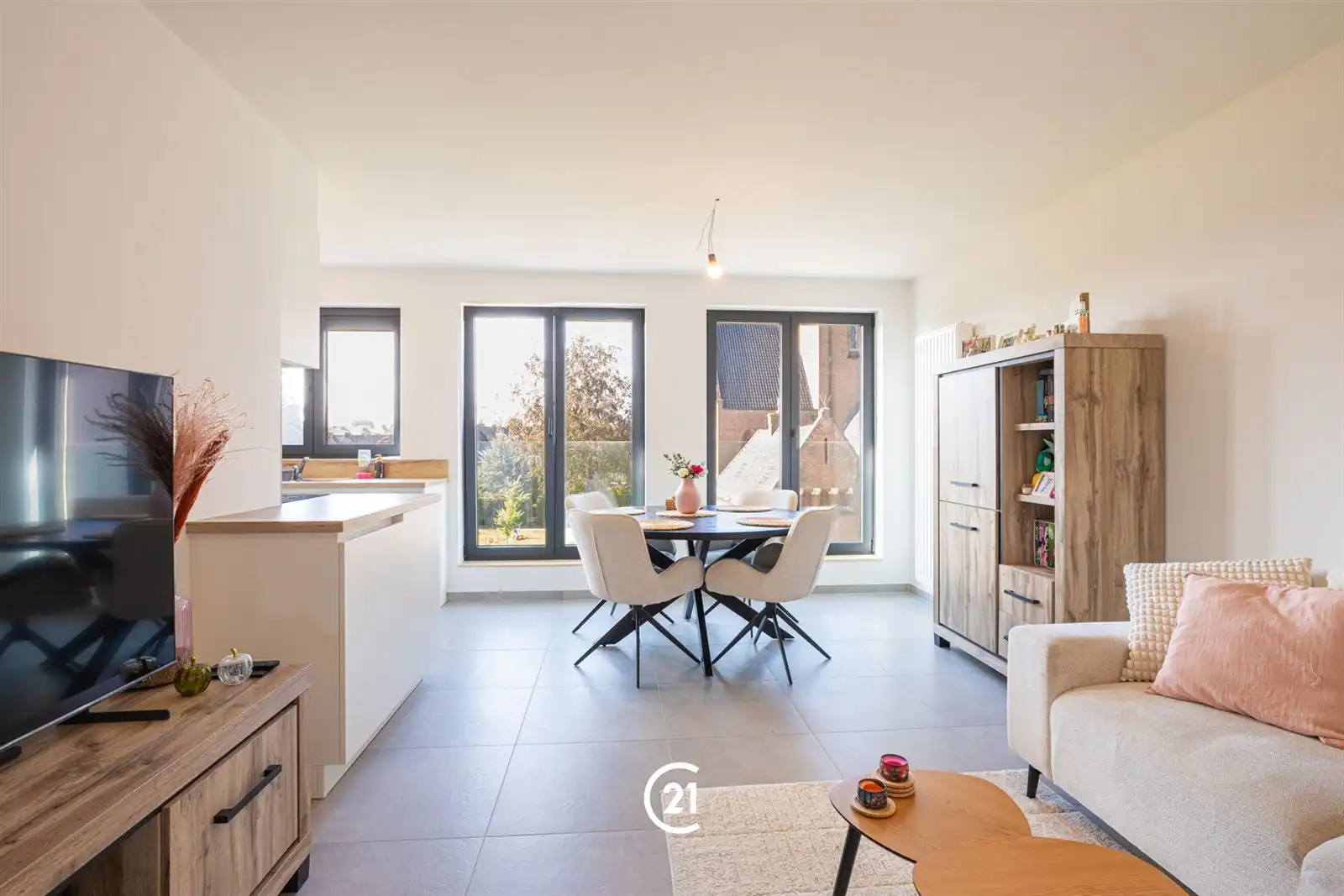 Stijlvol gerenoveerd appartement + parkeerplaats in Bevegem foto 3
