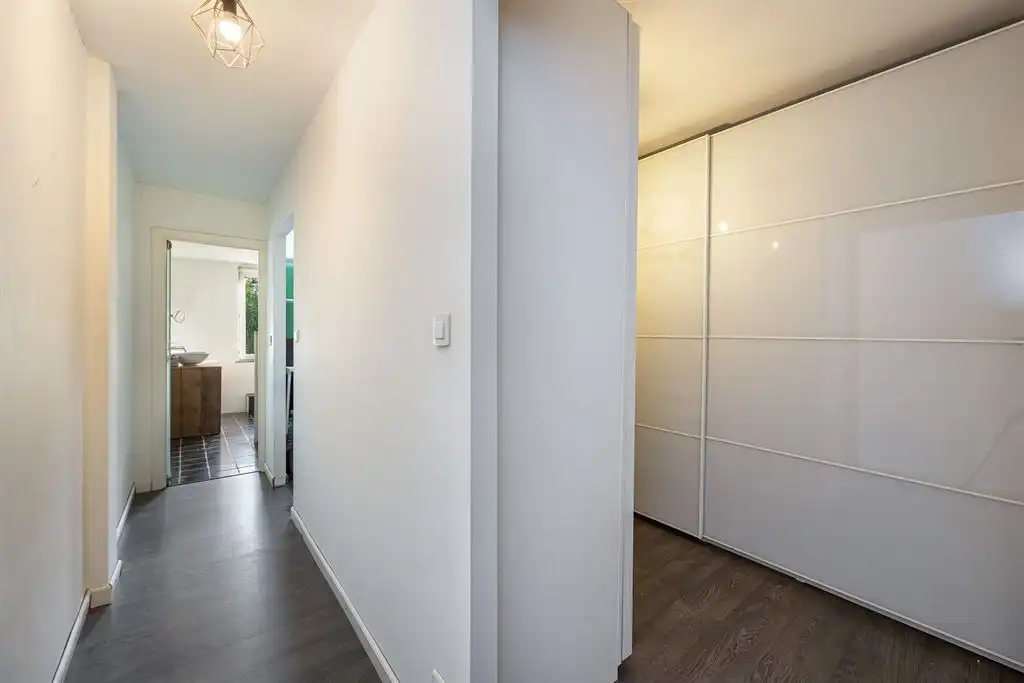 Instapklare woning met groene tuin foto 15