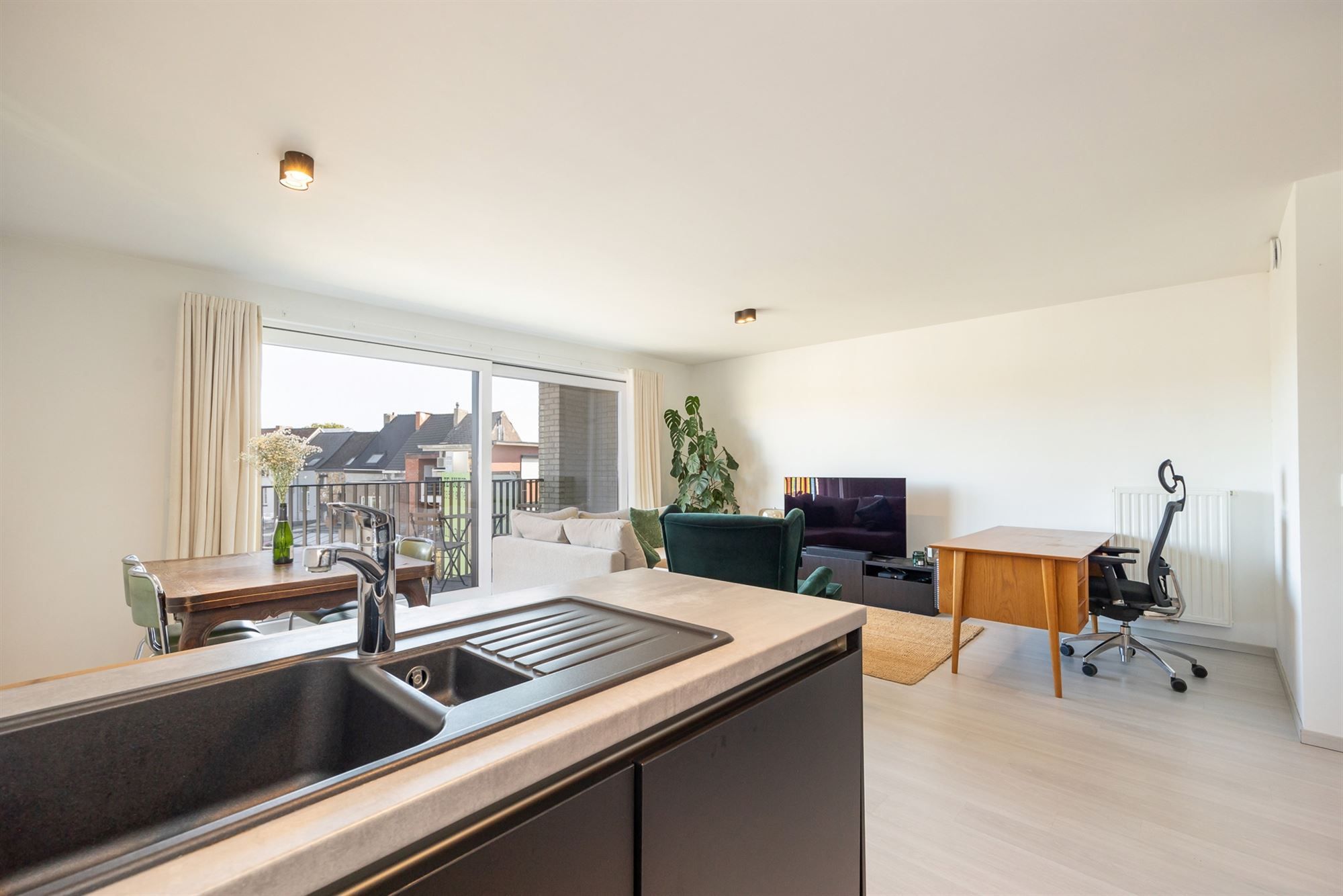Lichtrijk appartement met uniek uitzicht foto 8