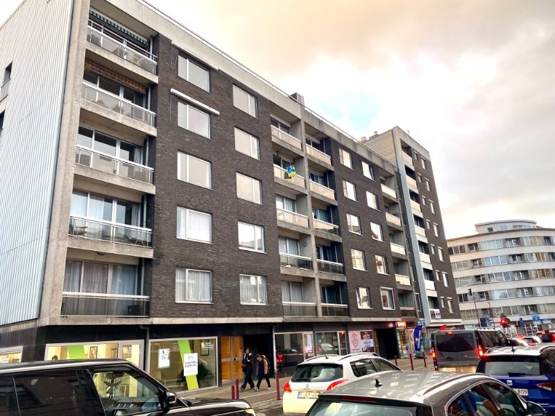 Ruim, centraal gelegen appartement met 2 slaapkamers en terras foto 2