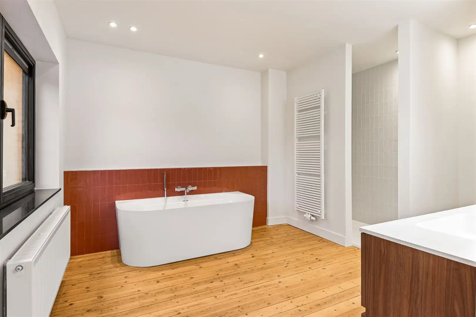 Totaal gerenoveerde woning met 4 à 5 slaapkamers in Ekerse dorpskern. foto 20