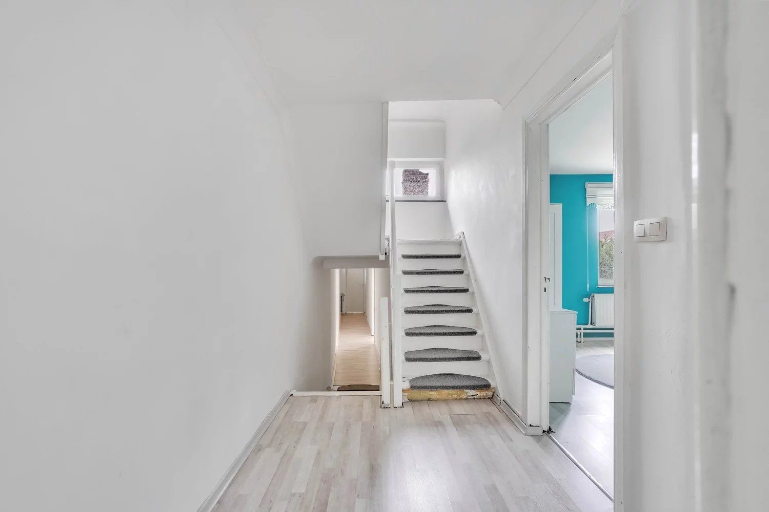 Gerenoveerde gezinswoning met vier slaapkamers foto 8